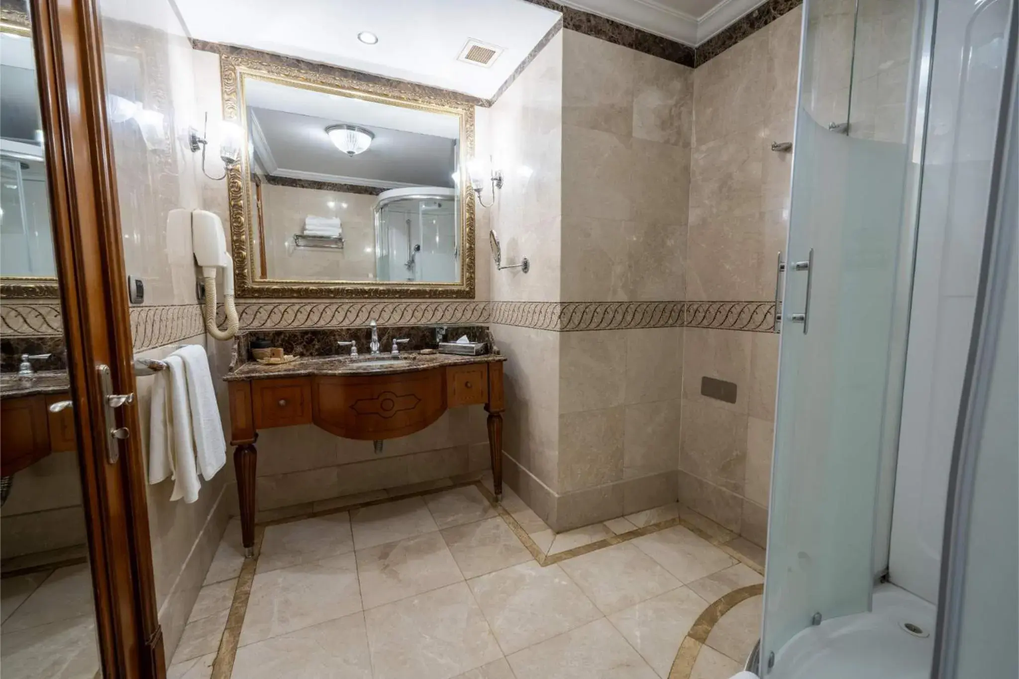 Superior Triple Room in The Central Palace Taksim Superior Triple Room in The Central Palace Taksim