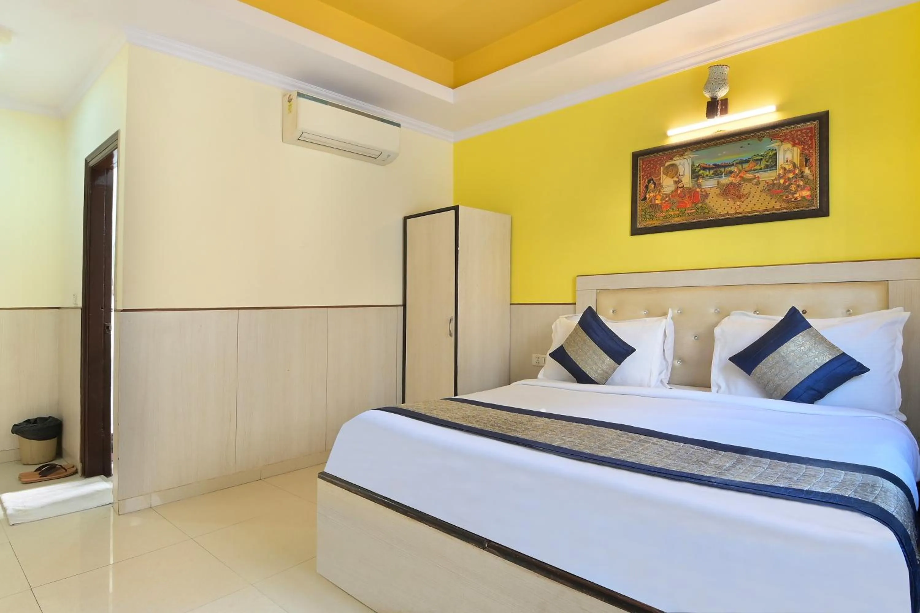 Superior Double or Twin Room in Hotel Castle Blue New Delhi Near IGI Airport