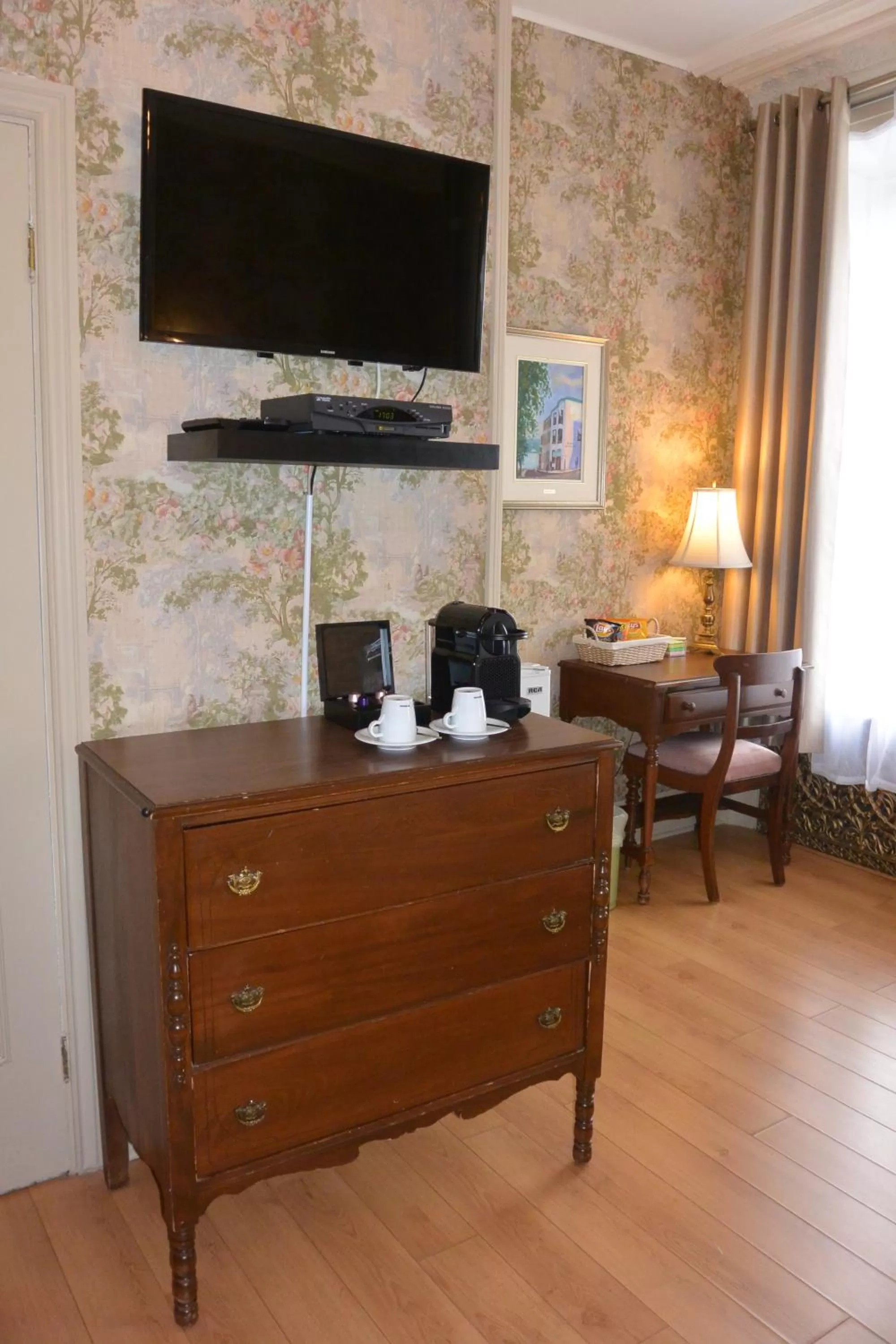 TV and multimedia in Manoir Sainte Genevieve