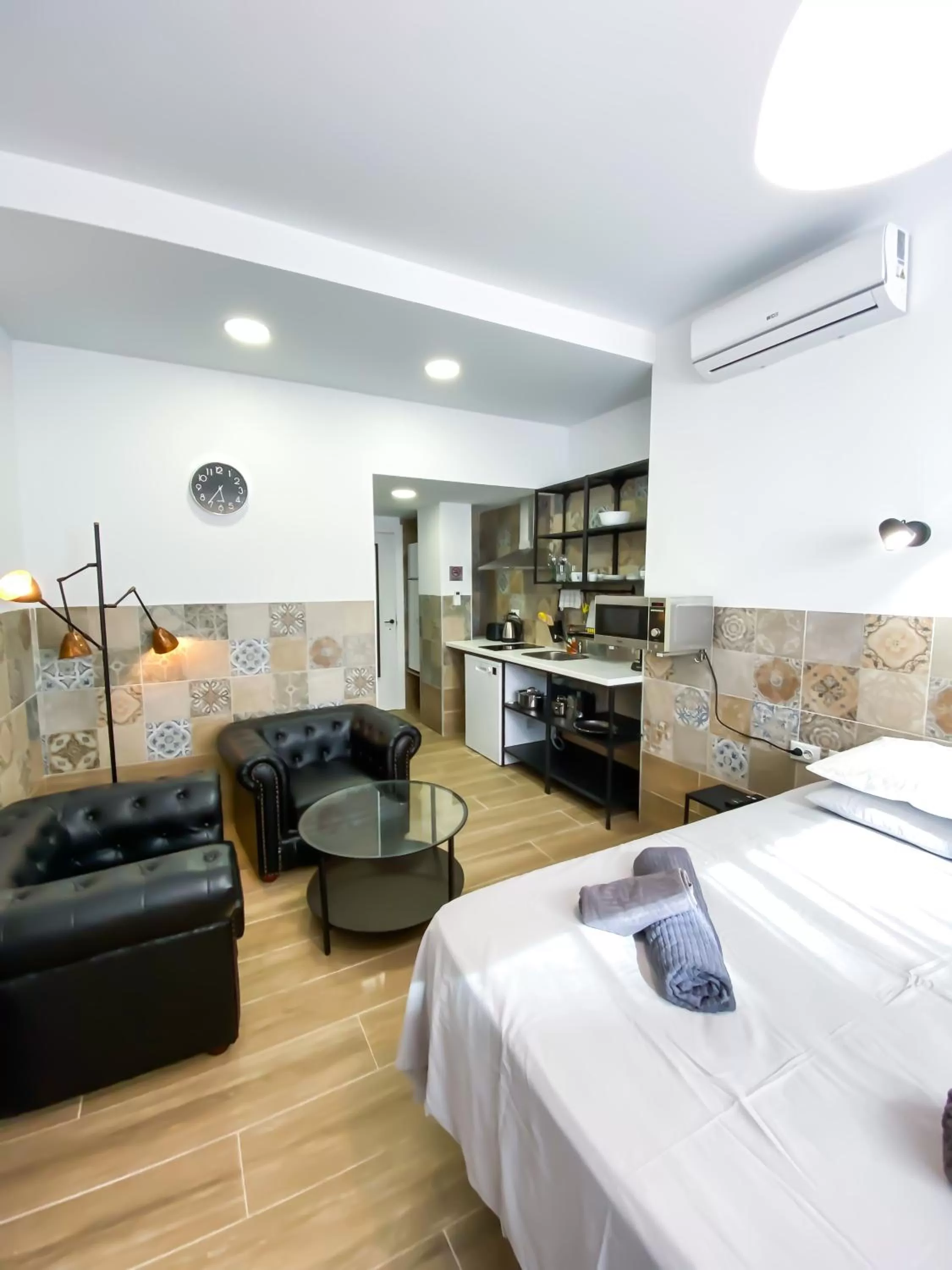 Seating area, Bed in Hotel Apartamentos Pueblo Mar