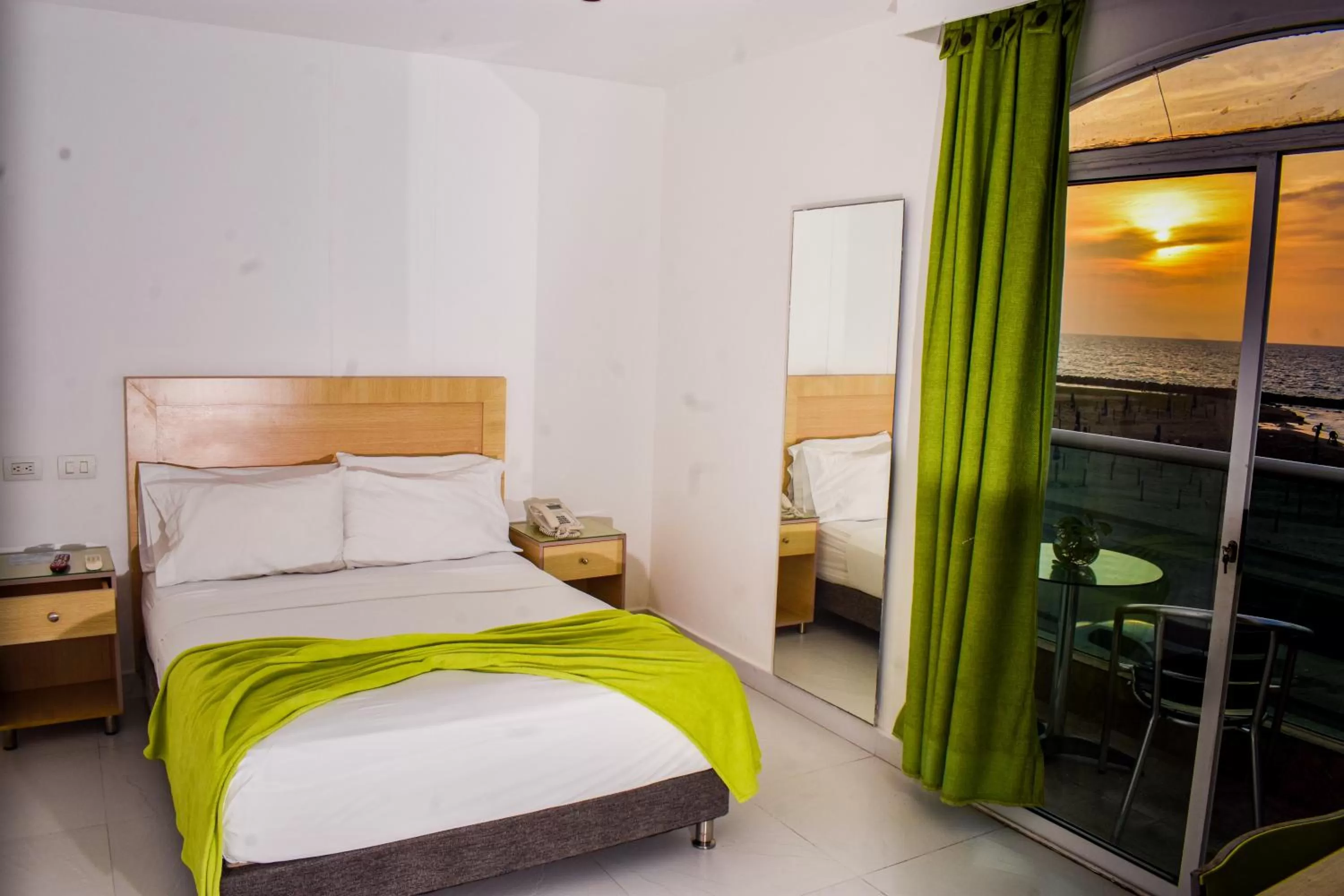 Sea view, Bed in Hotel Isla Capri