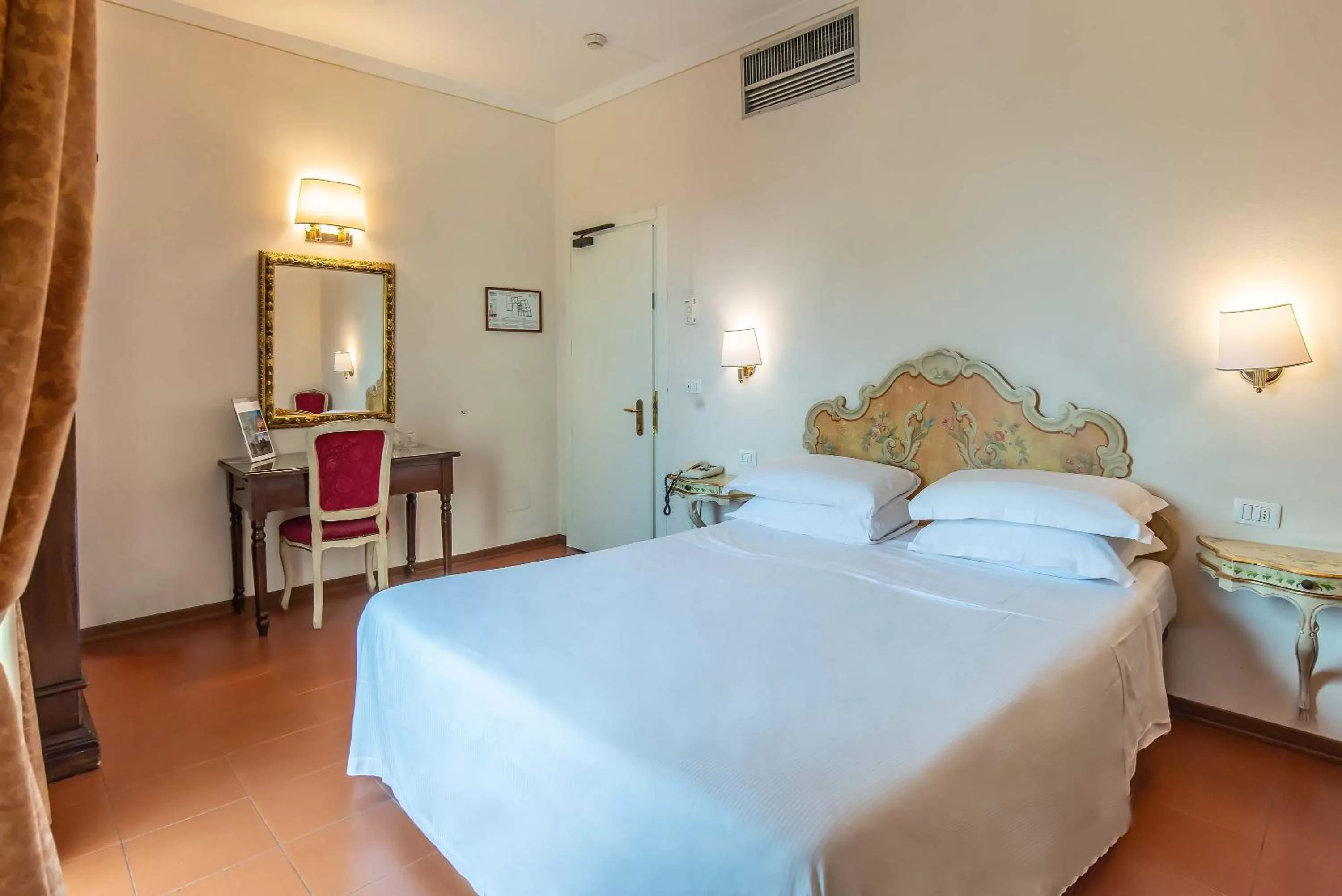 Bedroom, Bed in Hotel Machiavelli Palace