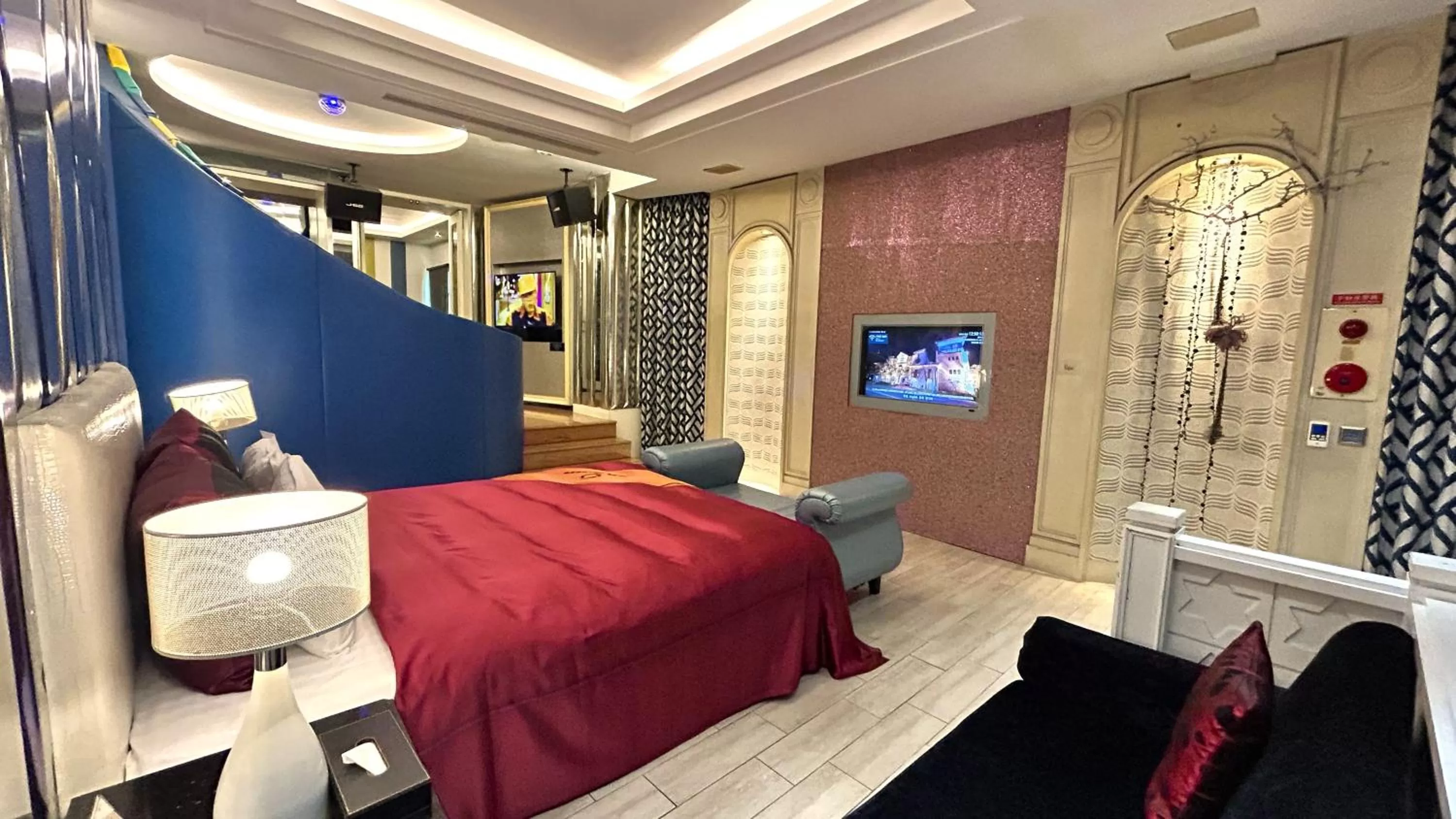 Photo of the whole room, Bed in Shining Motel