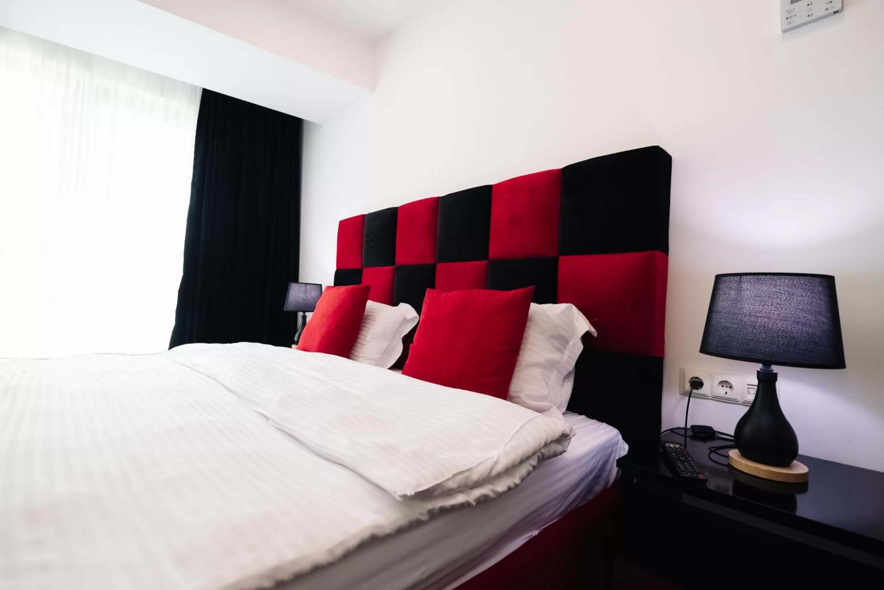 Bed in Royal Plaza Hotel