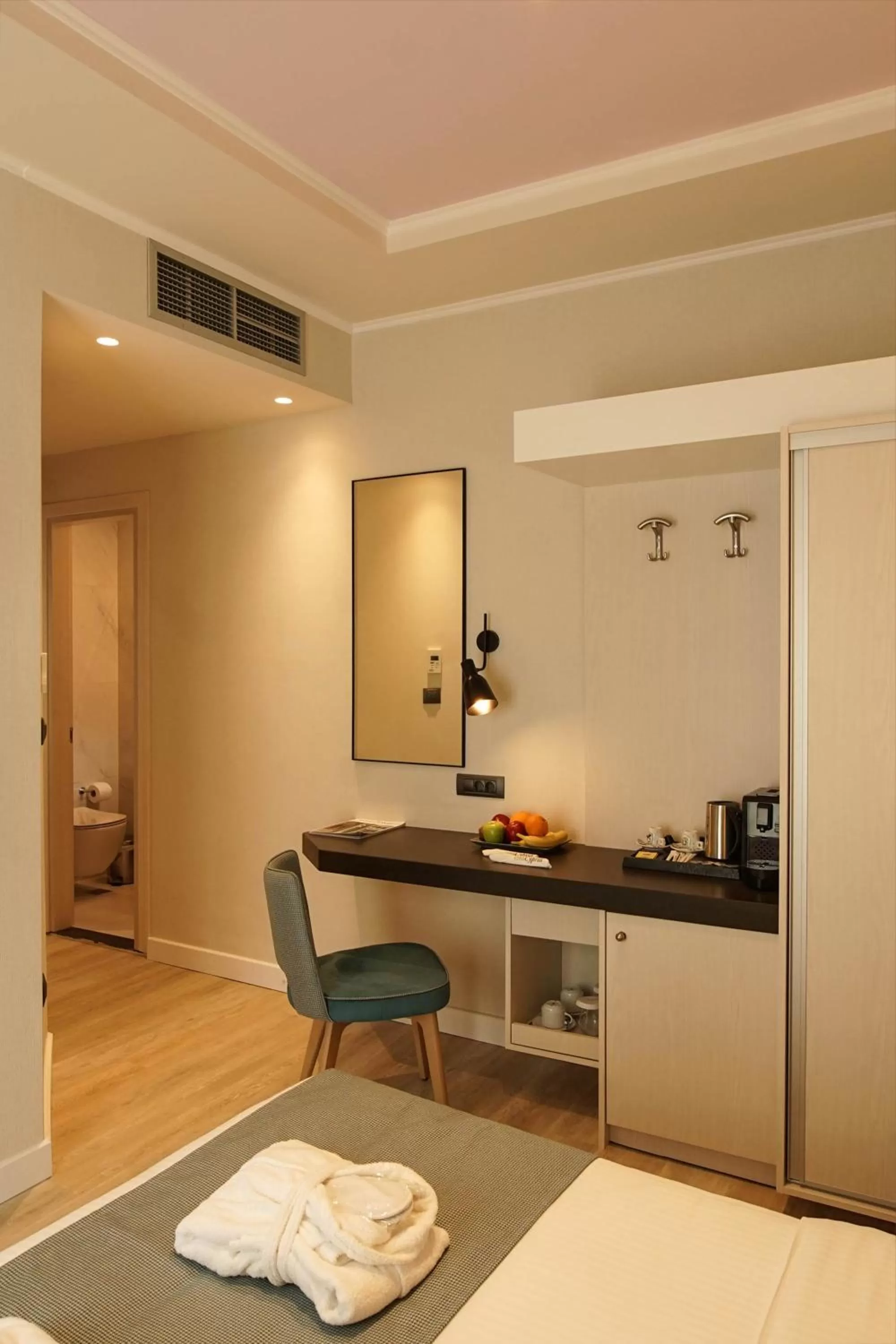 Bedroom, Bed in Athens Cypria Hotel