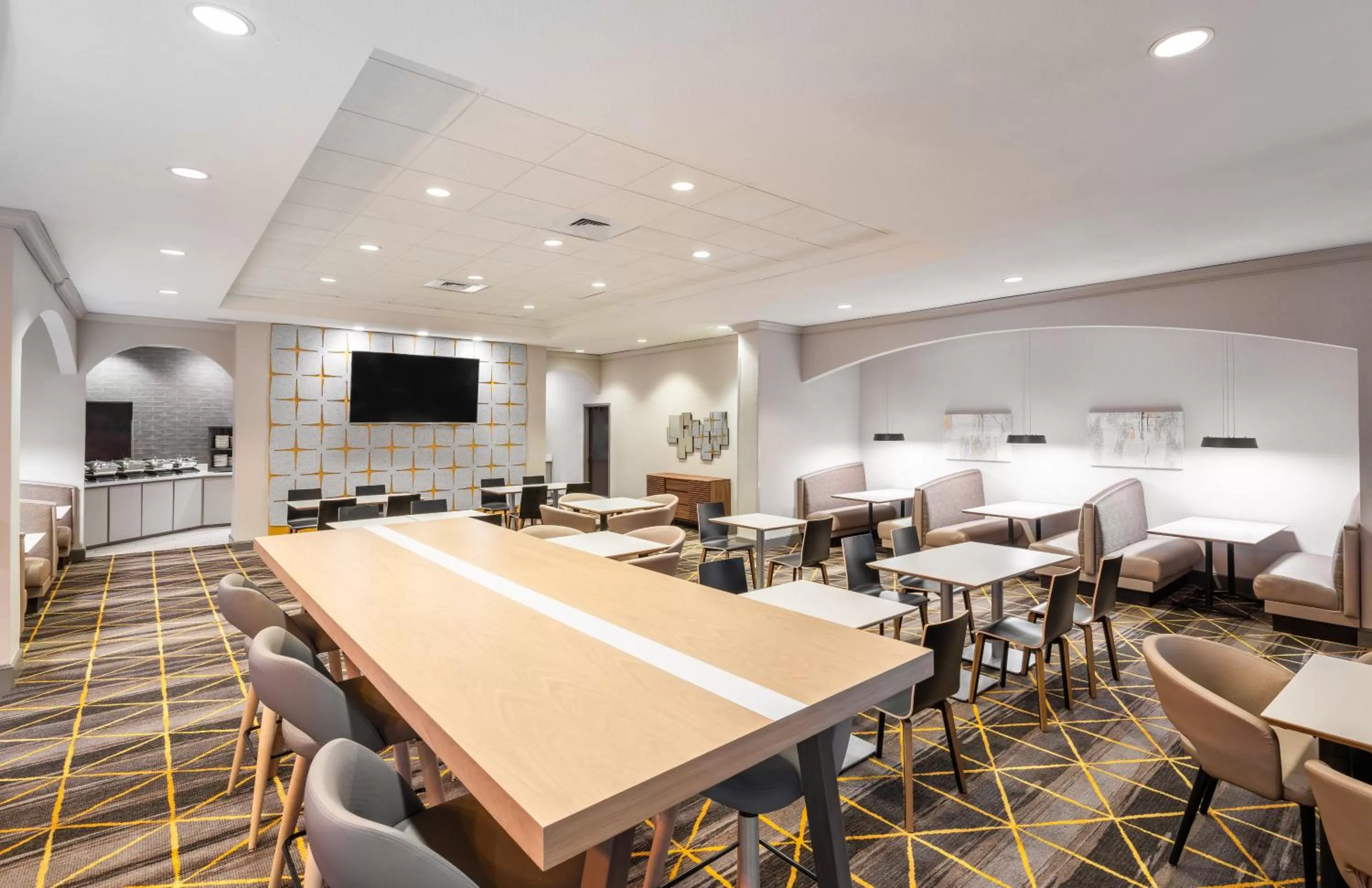 Lounge or bar in Holiday Inn Hotel & Suites - Orange Park - Wells Rd.