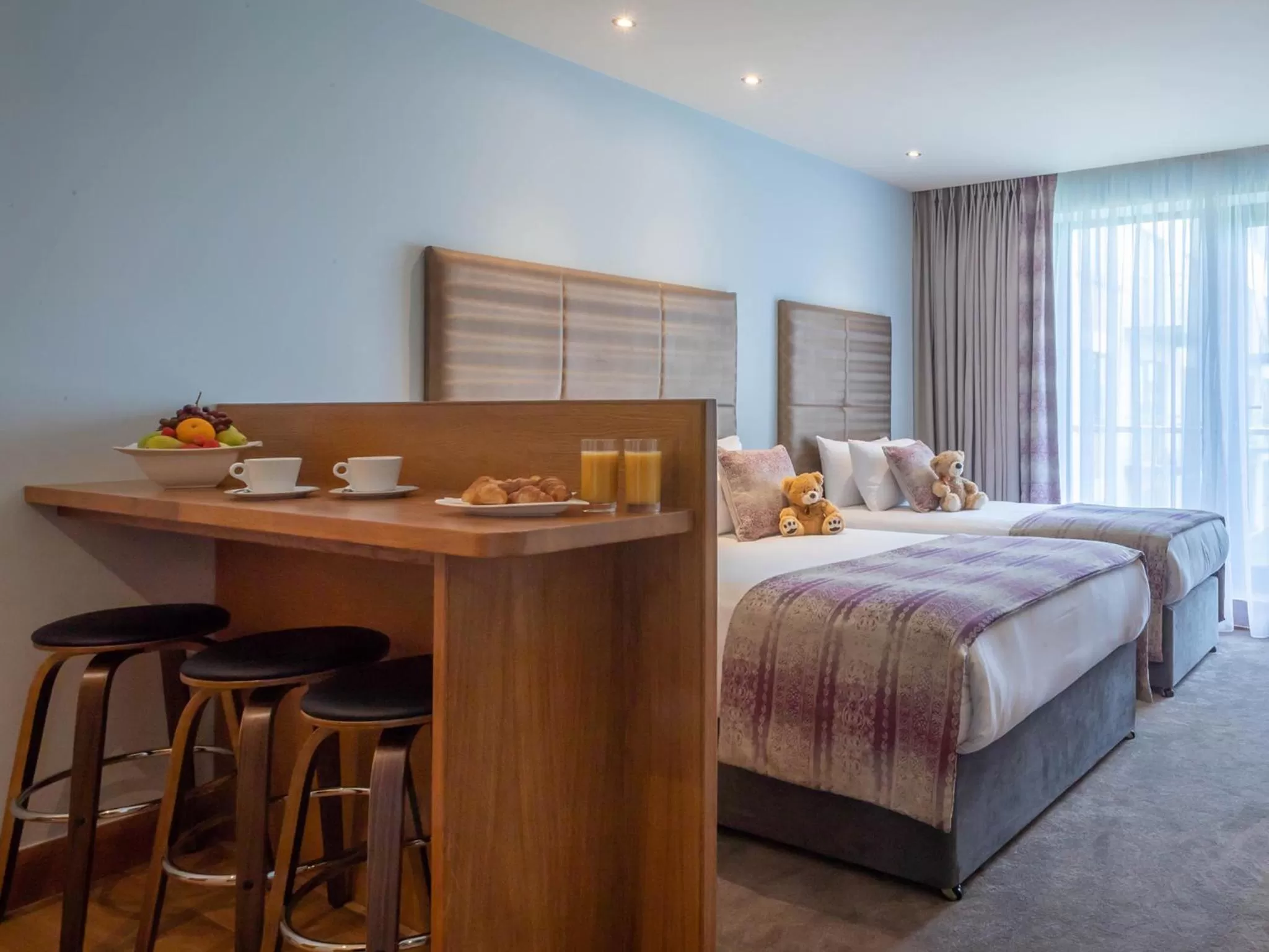 Kitchen or kitchenette, Bed in The Connacht Hotel