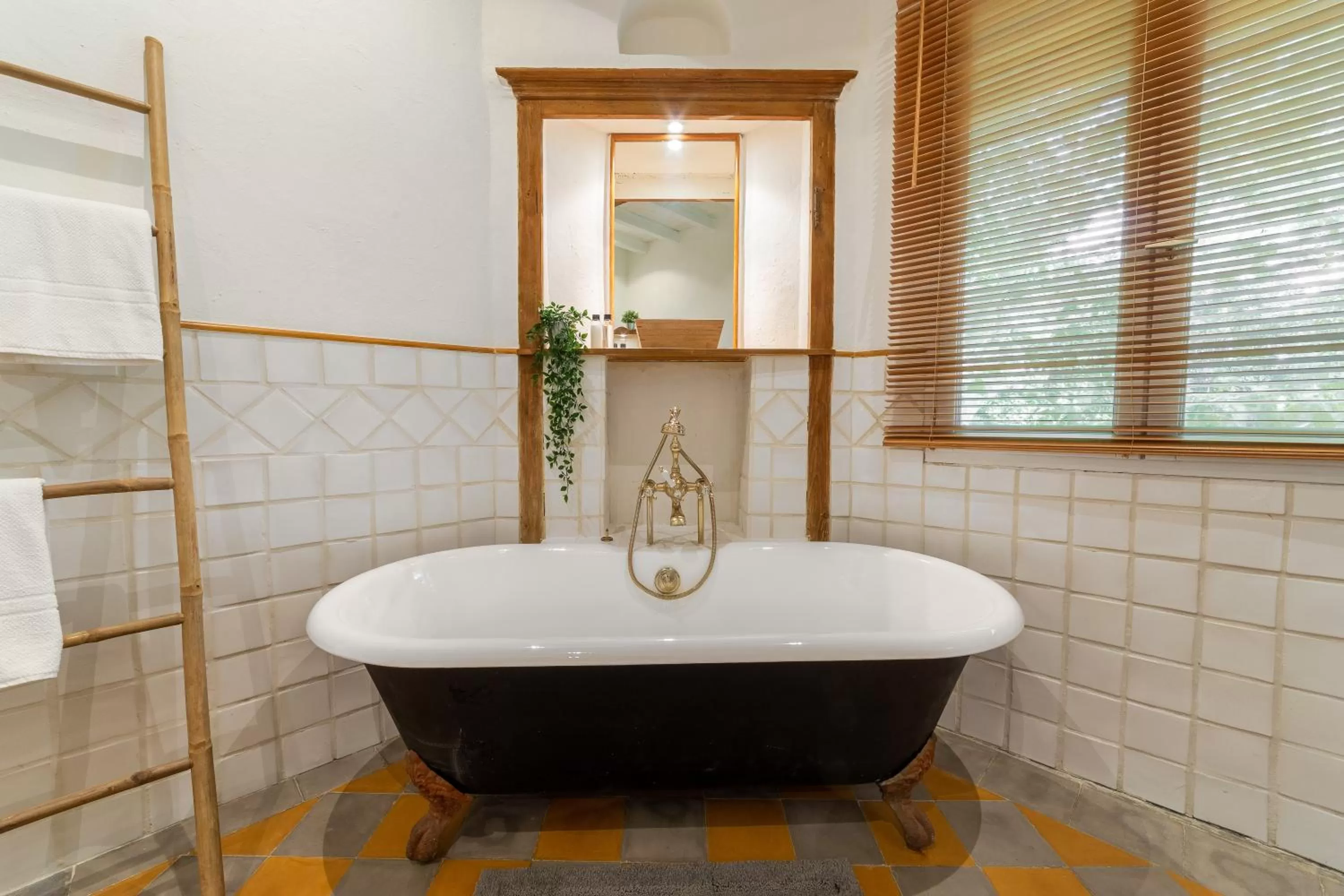 Bathroom in Le Mas des Cerisiers JACUZZI et SAUNA inclus pour tous les logements