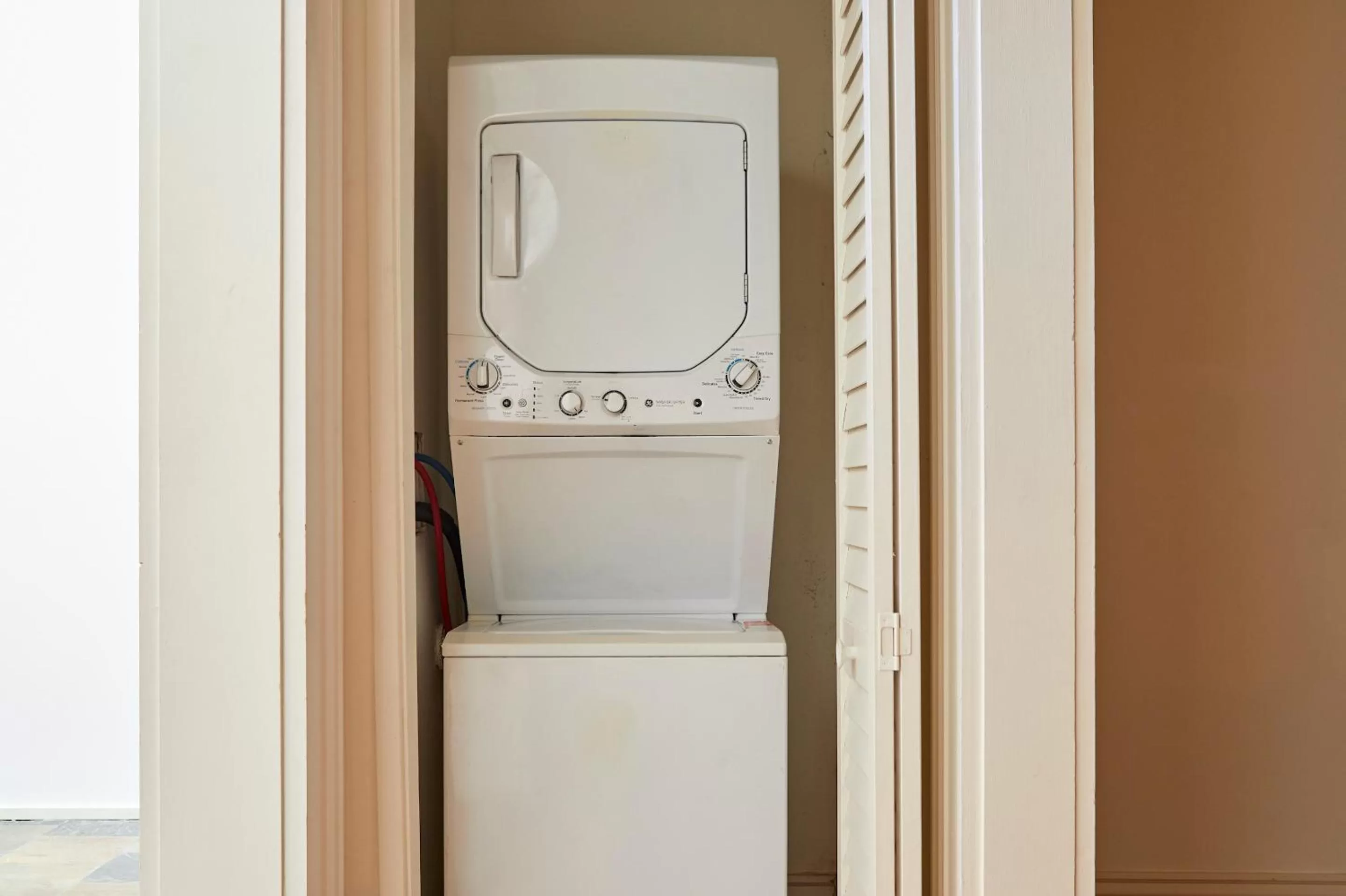 Living room, Bathroom in Sonder at Par L'Eau