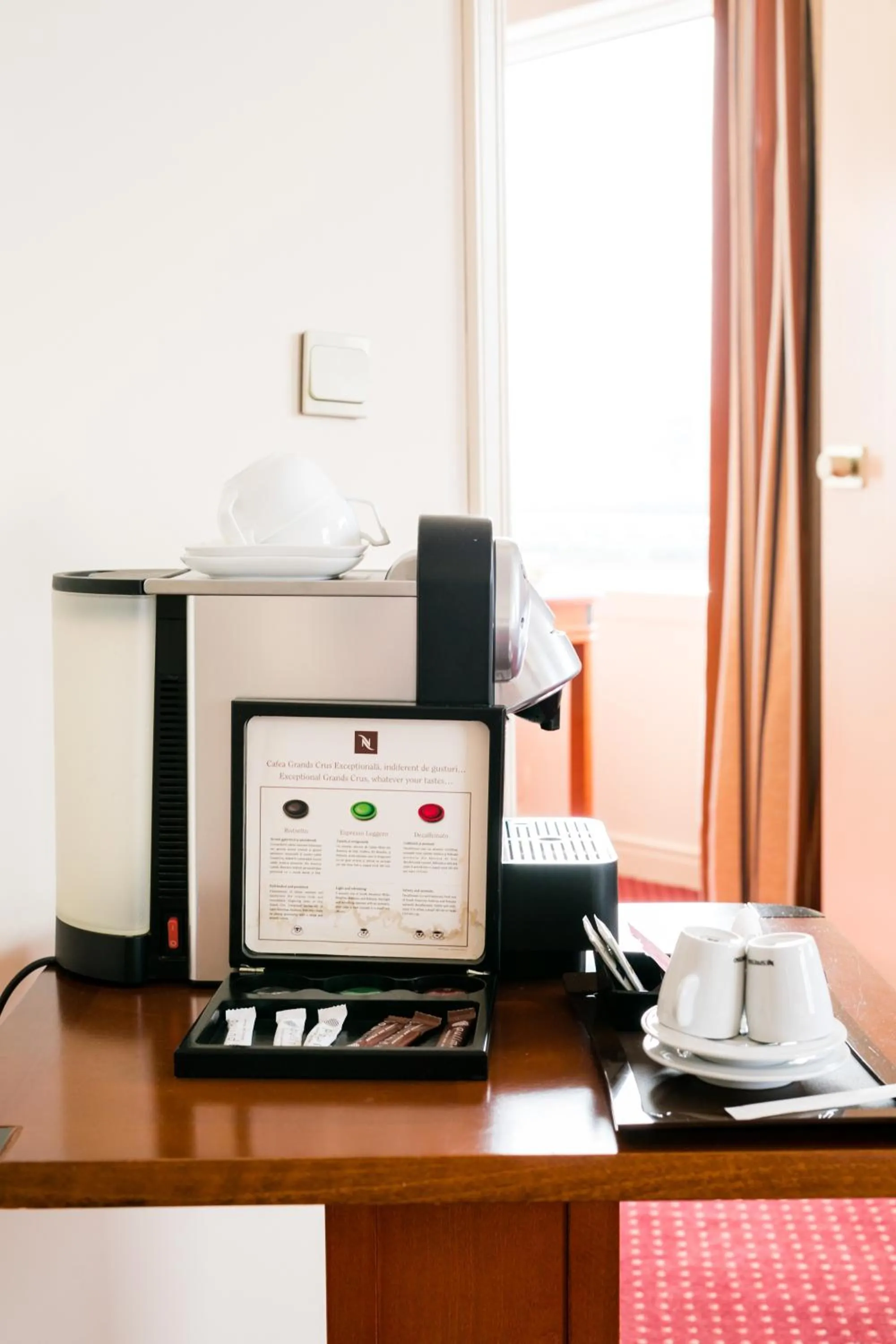 Coffee/tea facilities in Pullman Bucharest World Trade Center