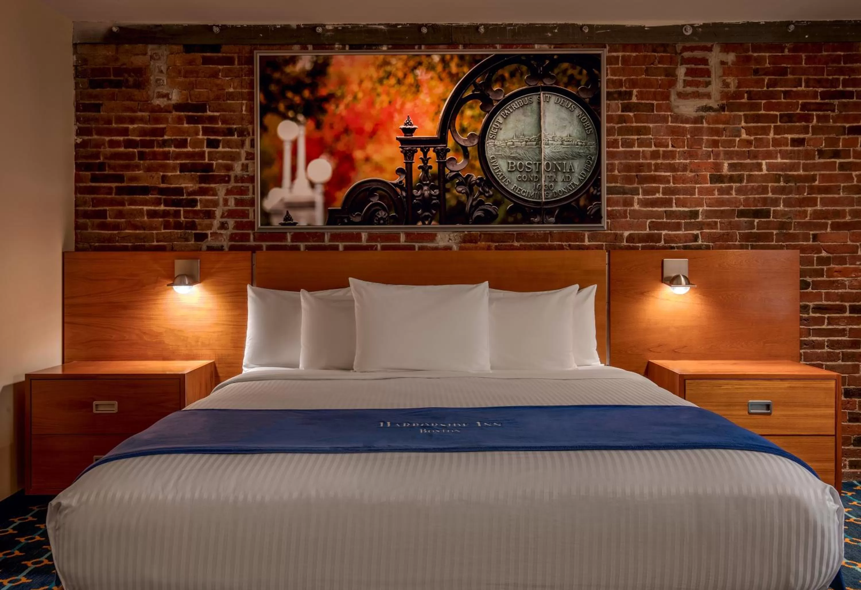 Bed in Harborside Inn