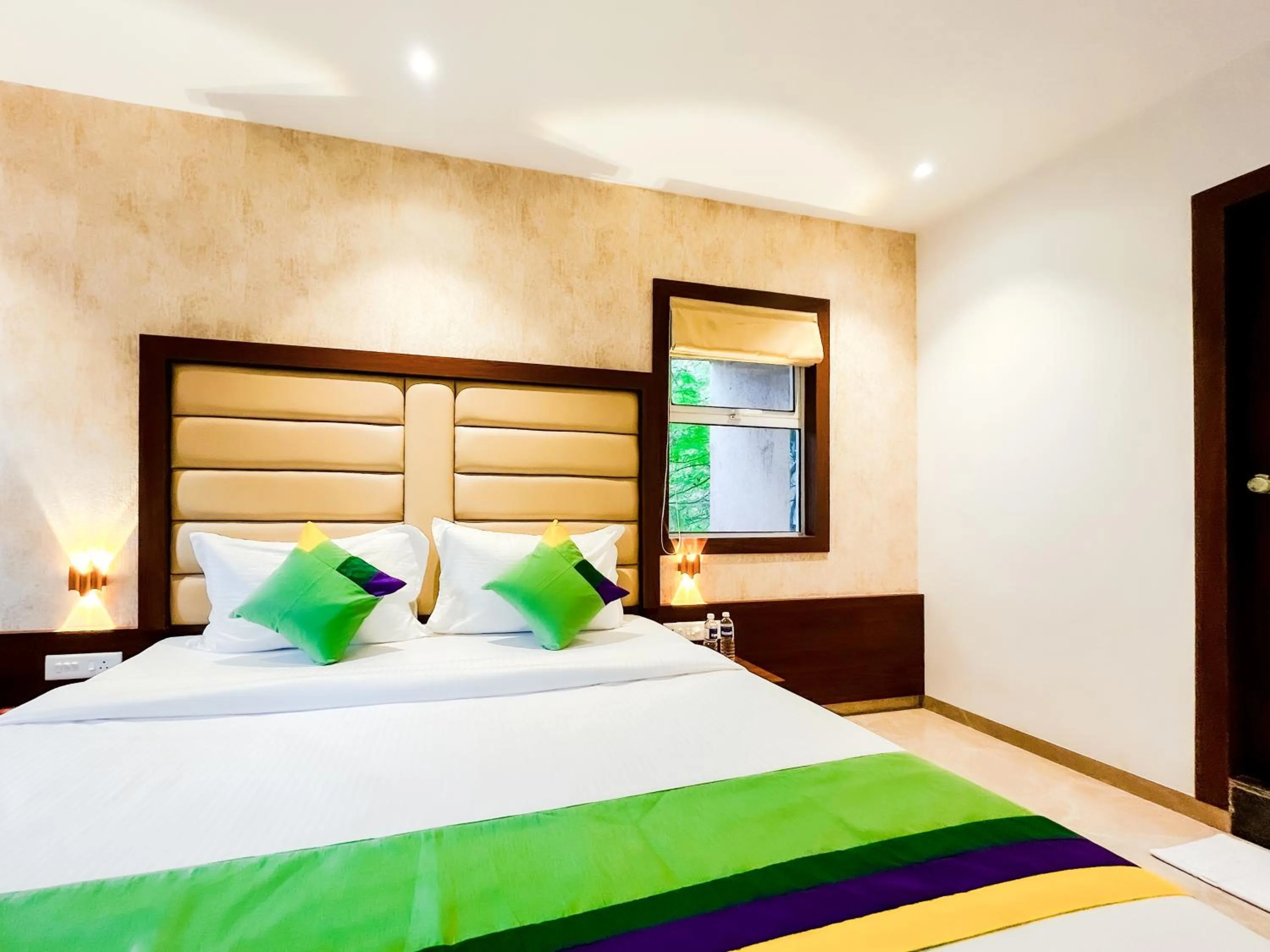 Bedroom, Bed in Treebo Serenity Inn, Koregaon Park