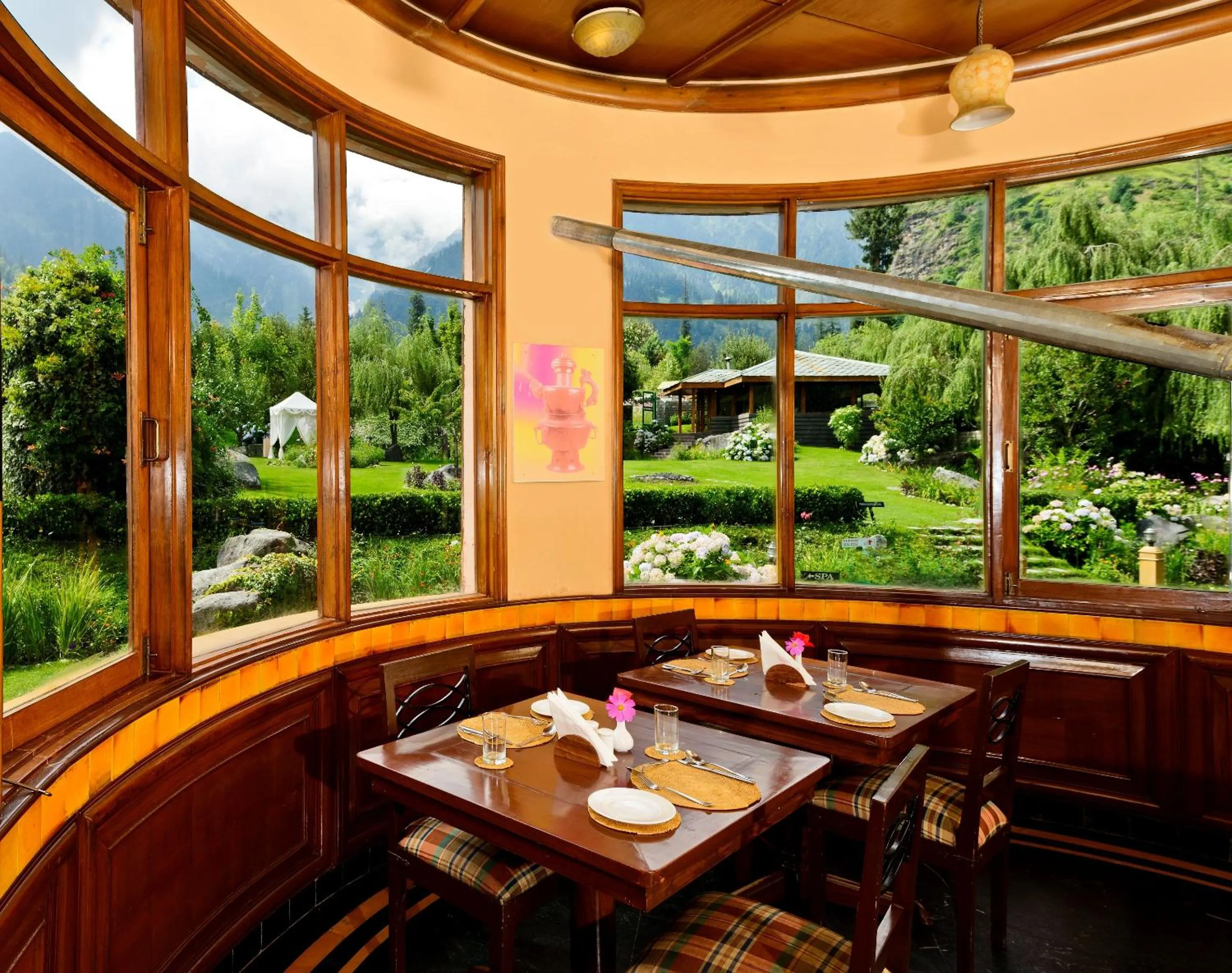 Restaurant/places to eat in Solang Valley Resort