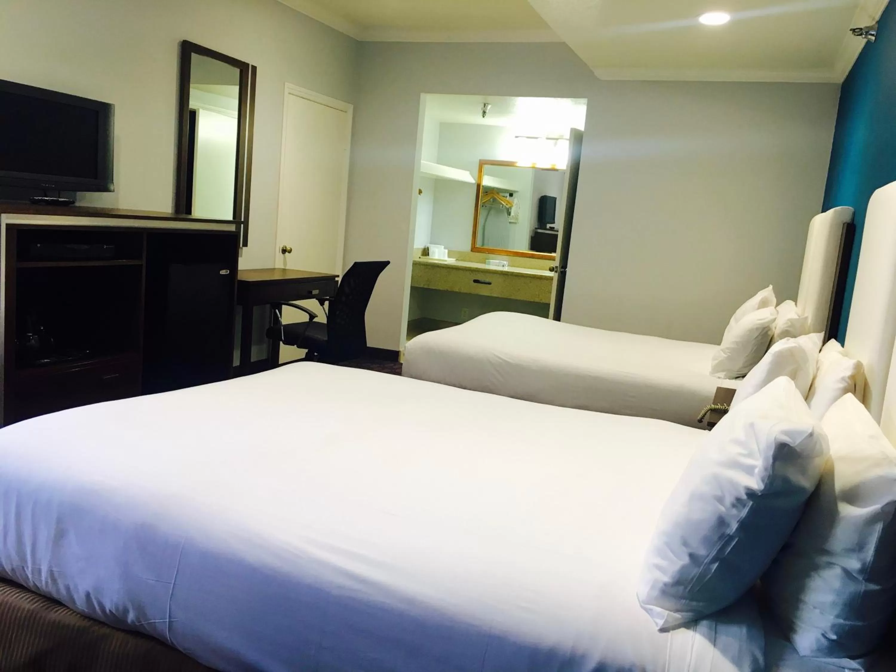 Bed in Hotel Pacific, Manhattan Beach