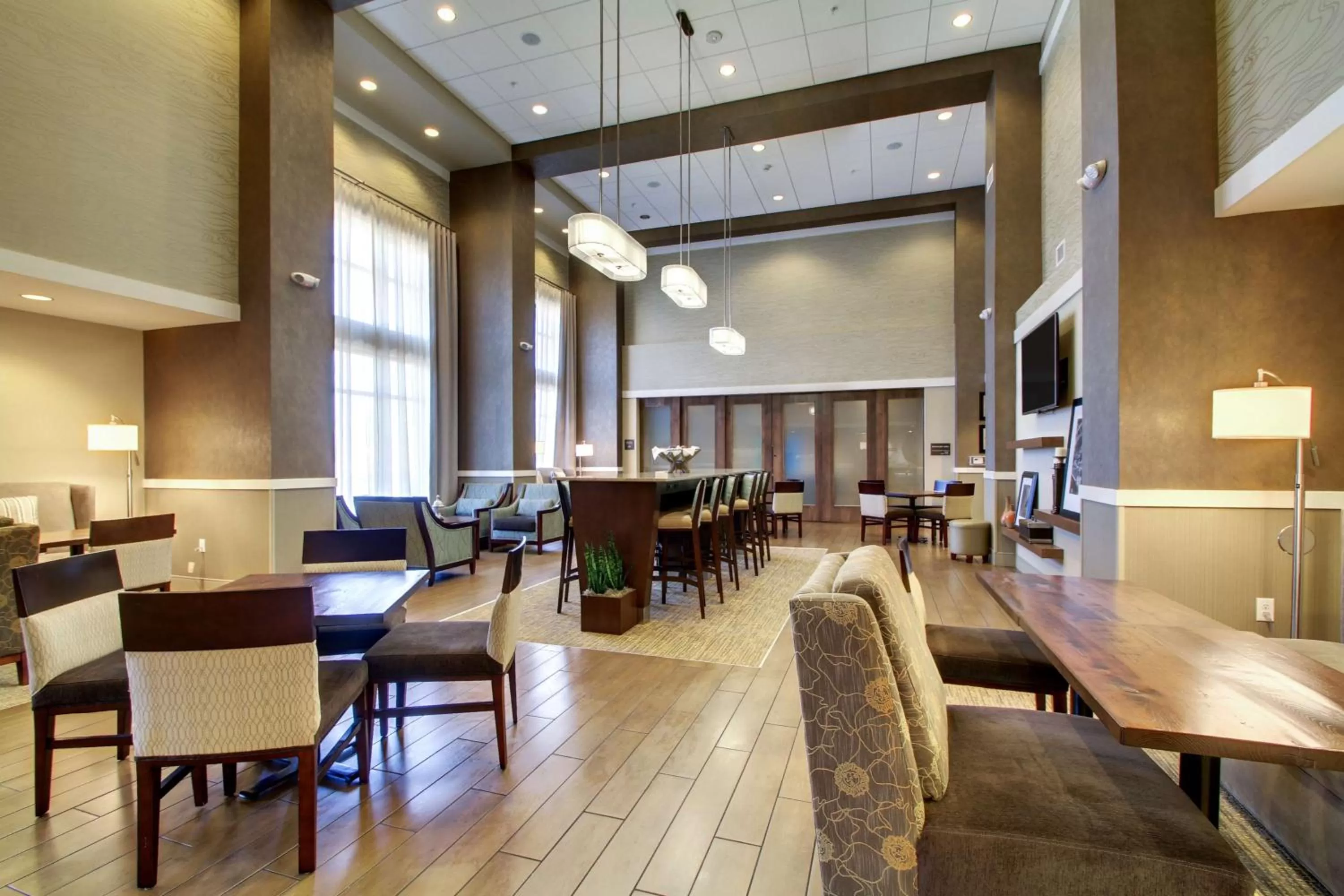 Lobby or reception in Hampton Inn & Suites Milwaukee West