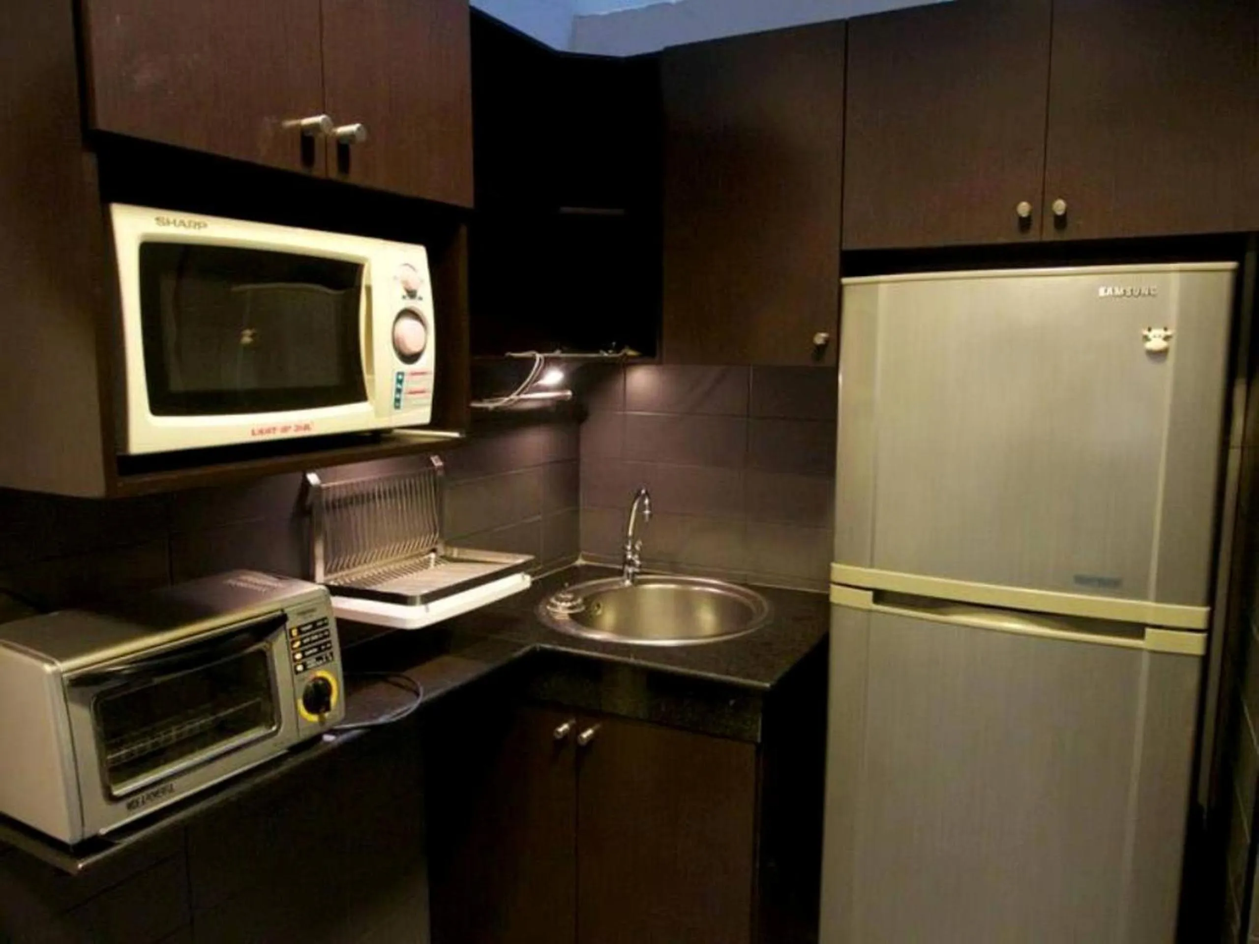 Kitchen or kitchenette in S1hostel Bangkok