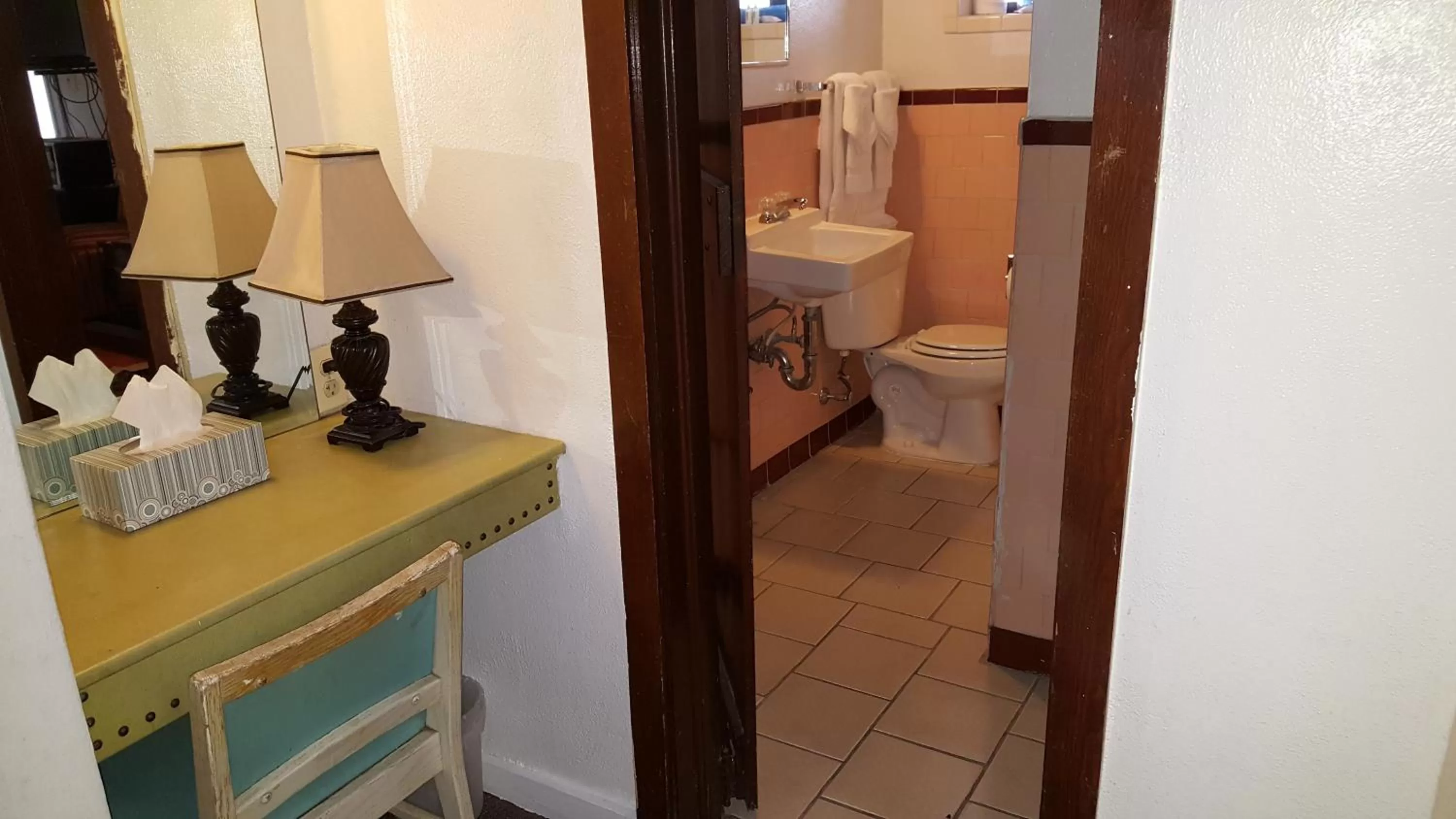 Cottonwood Court Motel