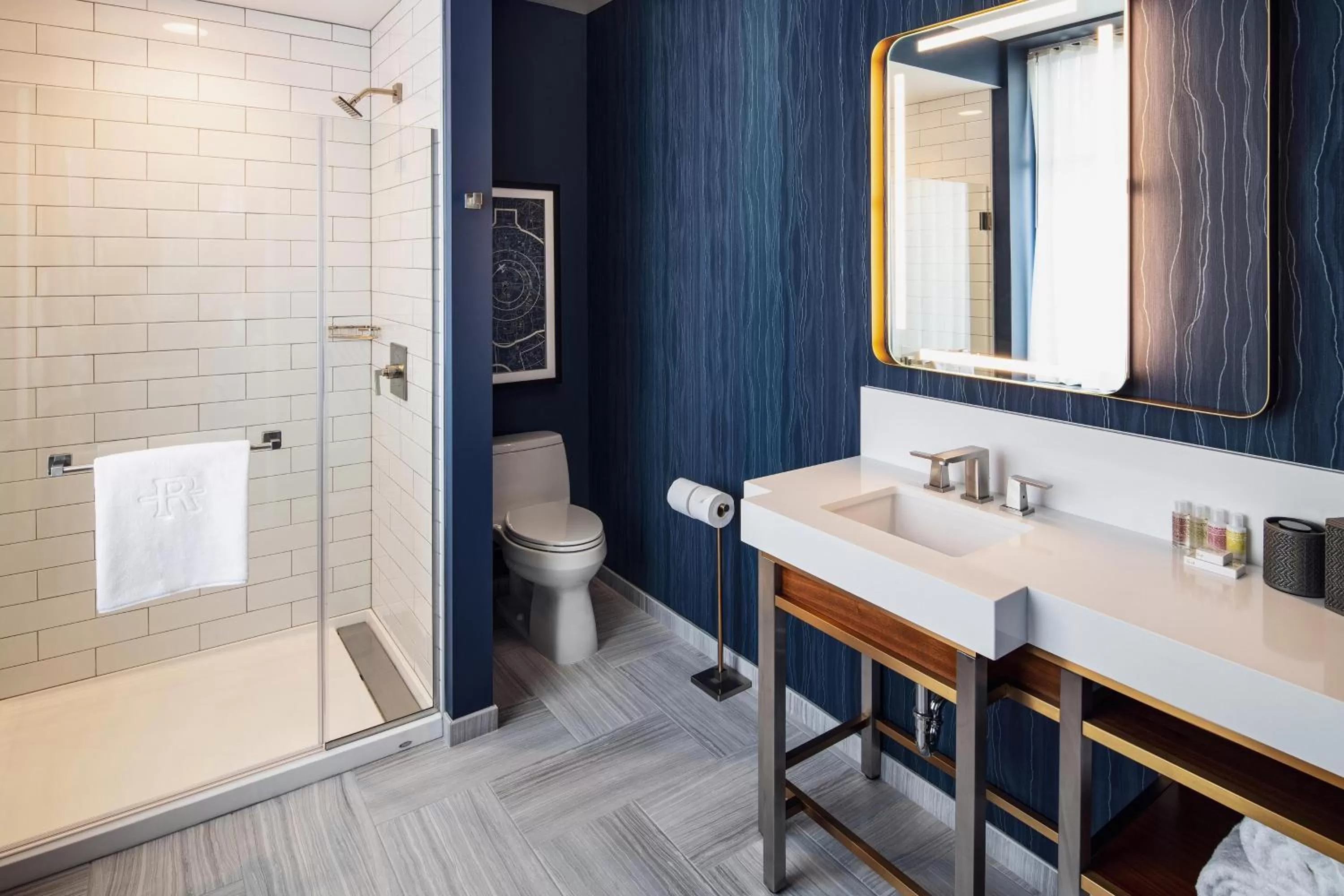 Bathroom in Rand Tower Hotel, Minneapolis, a Tribute Portfolio Hotel