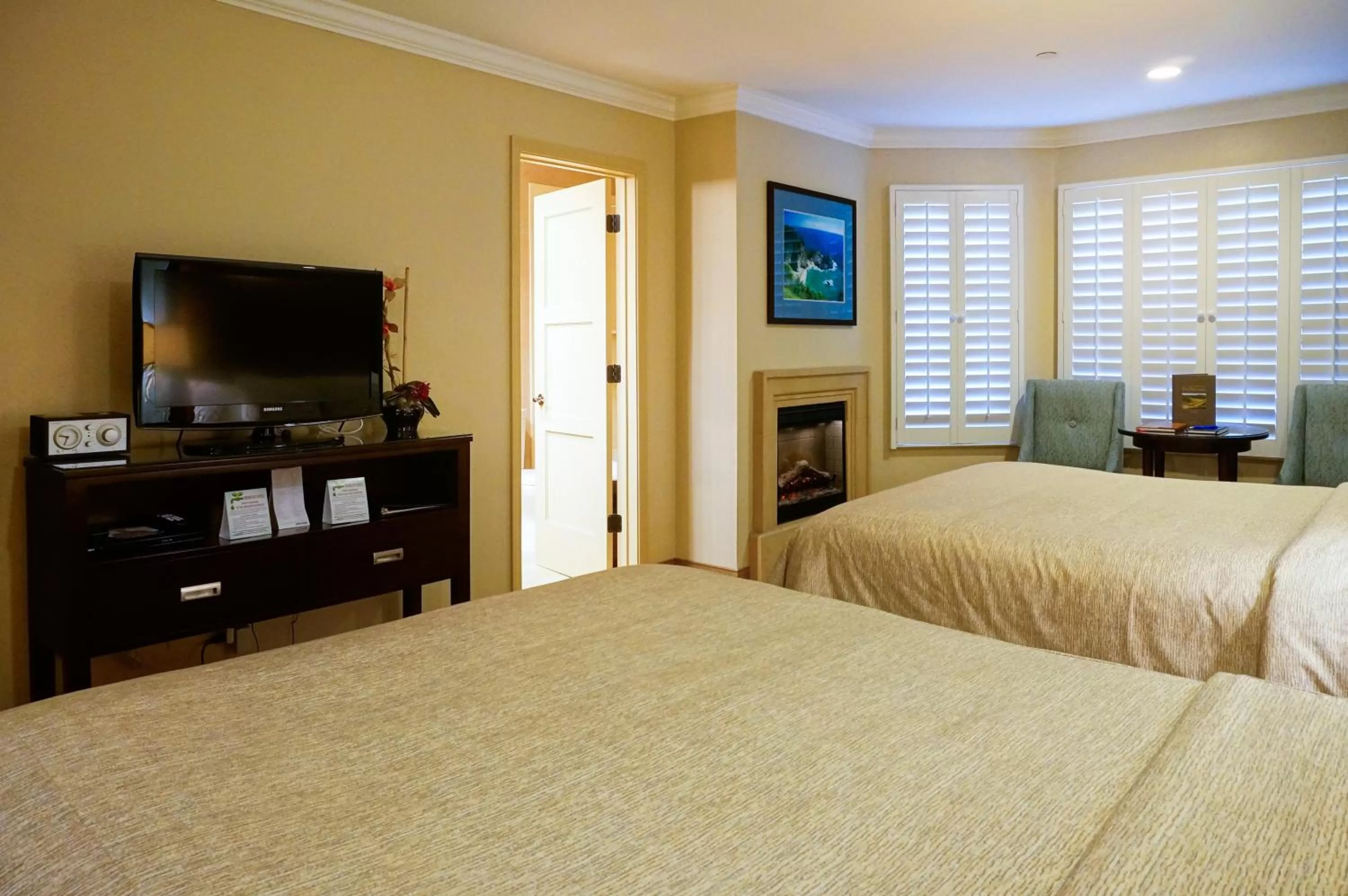 TV and multimedia, Bed in Blue Dolphin Inn