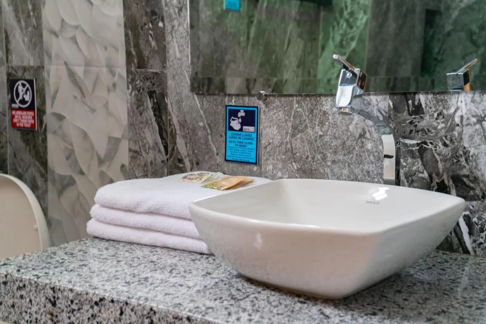 Bathroom in Patty House Galapagos