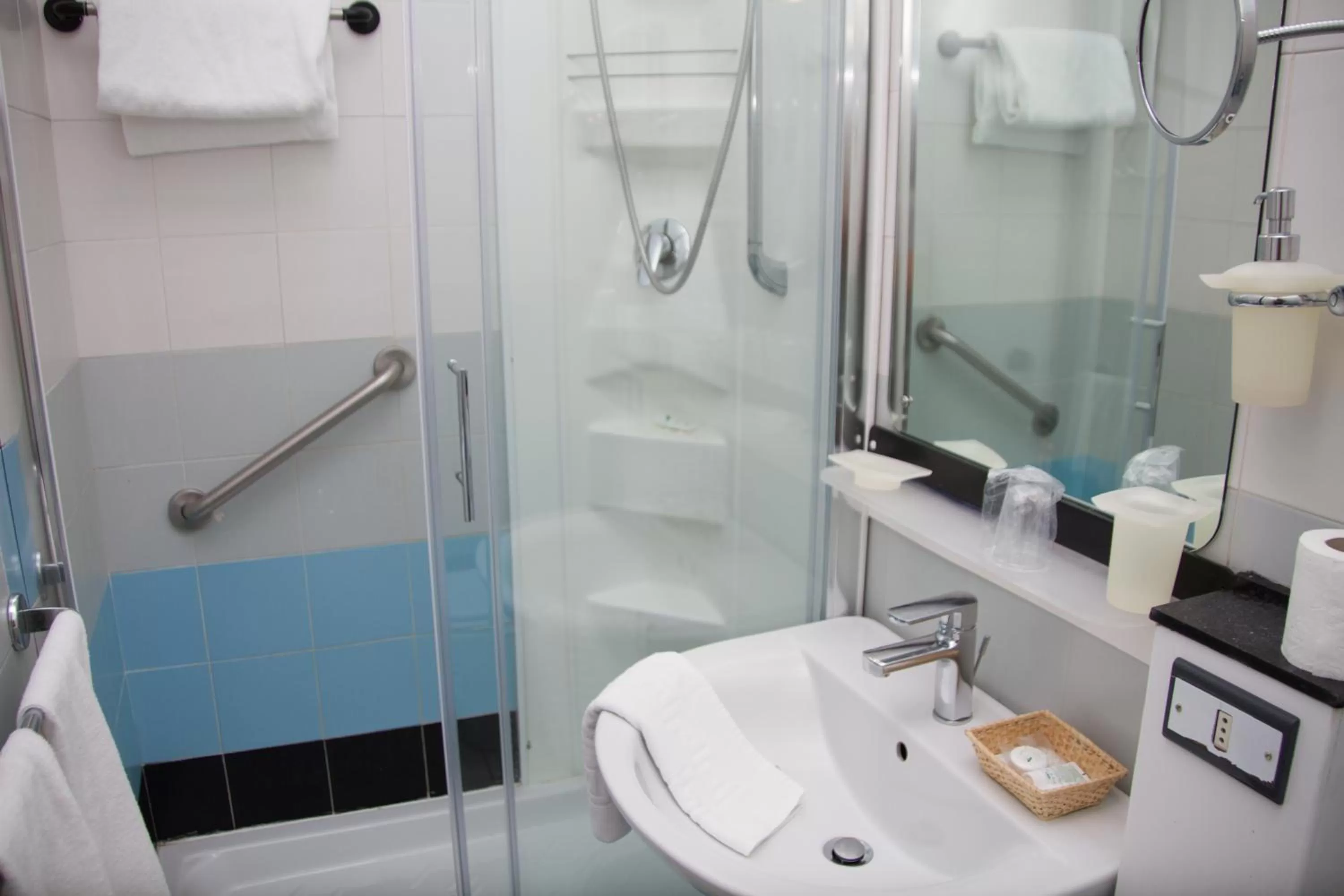 Shower in Hotel Letizia