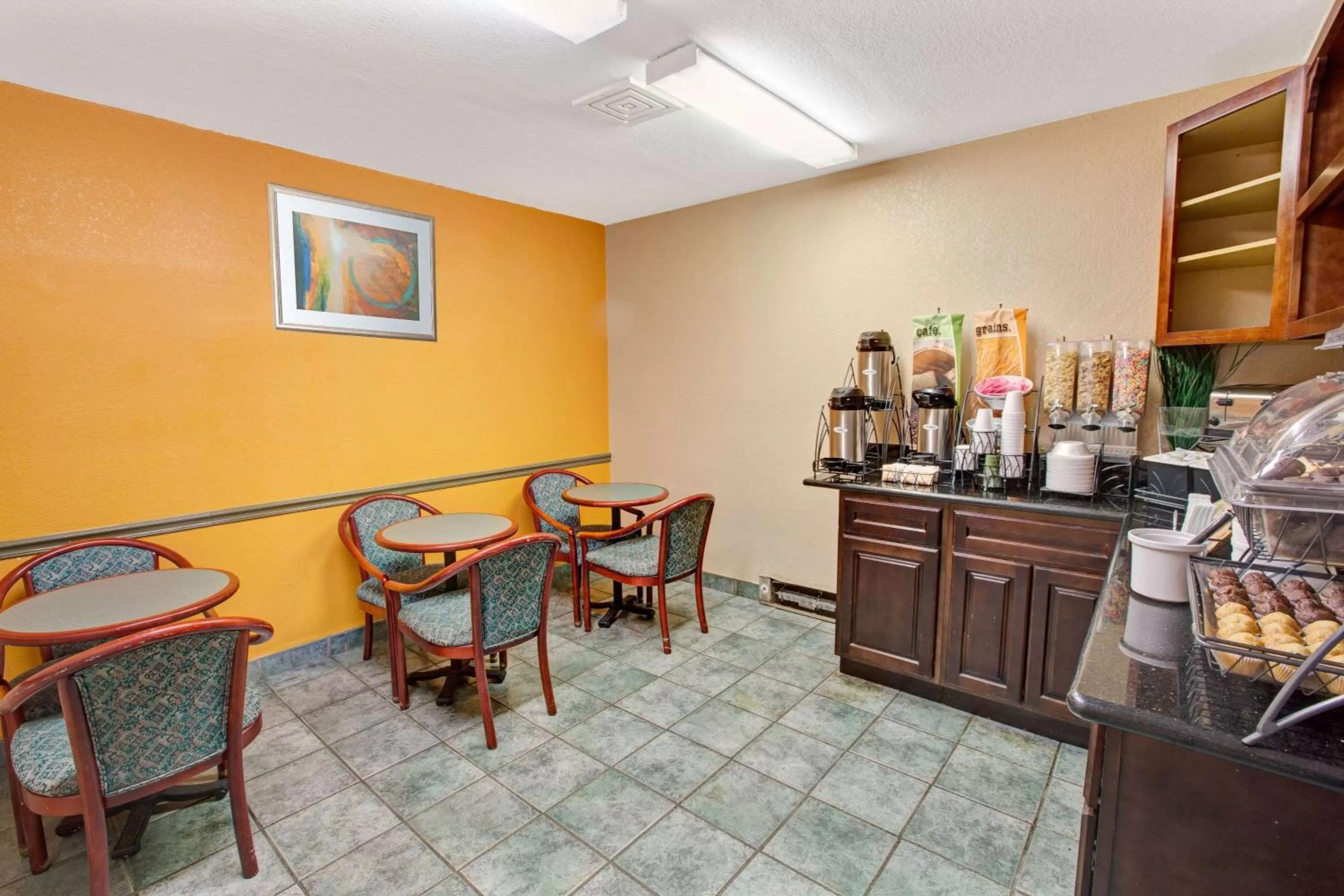 Restaurant/places to eat in Microtel Inn & Suites by Wyndham Gatlinburg