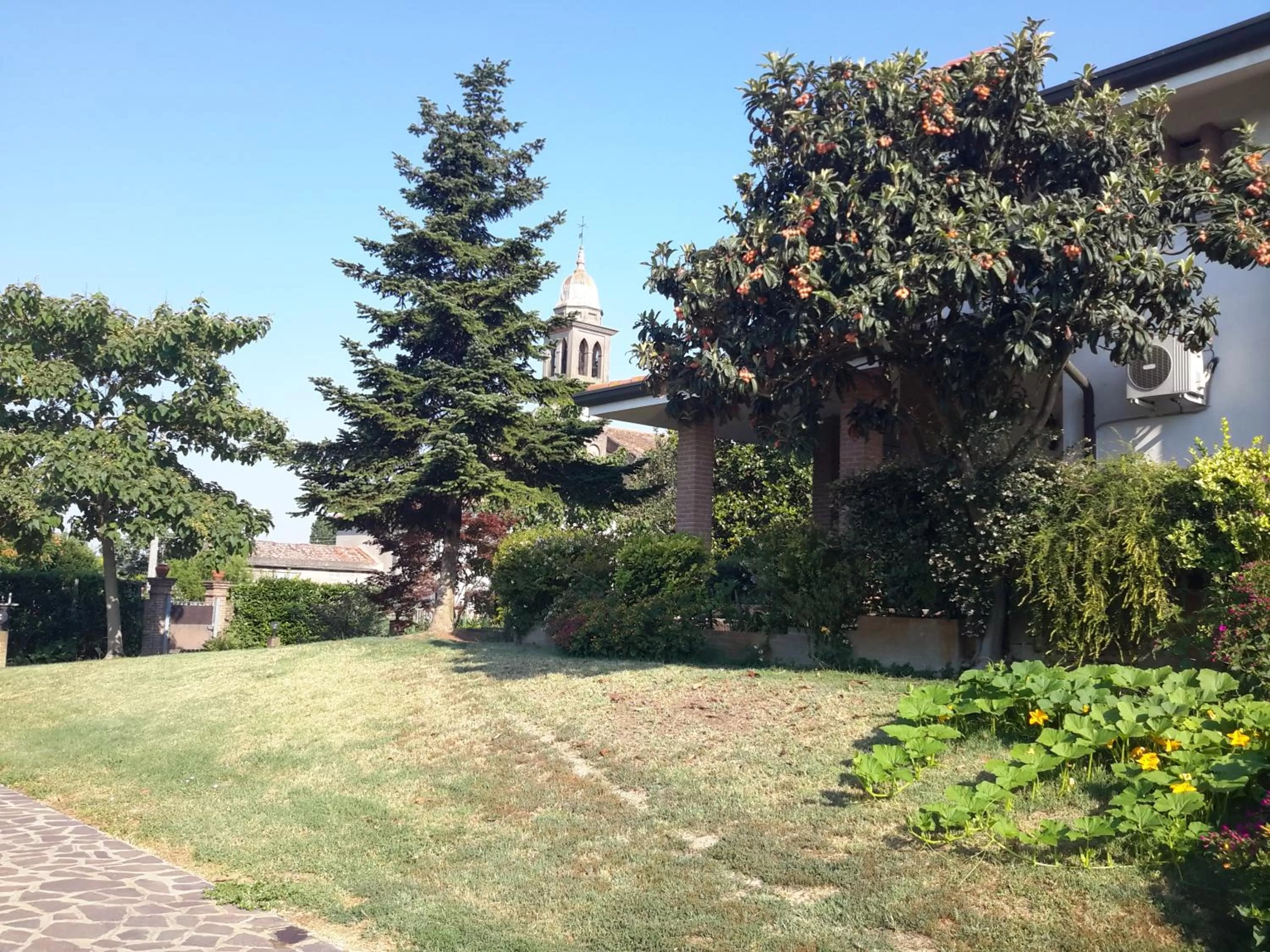 Garden view in B&B Amy&Julie