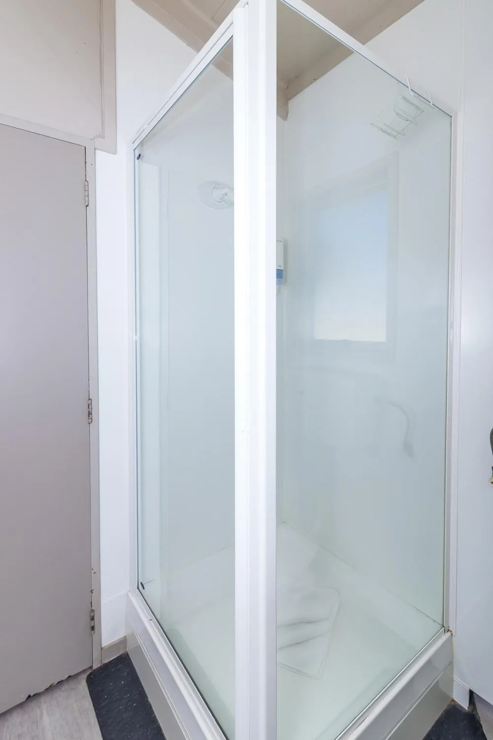 Twin Peaks Lakeside Inn