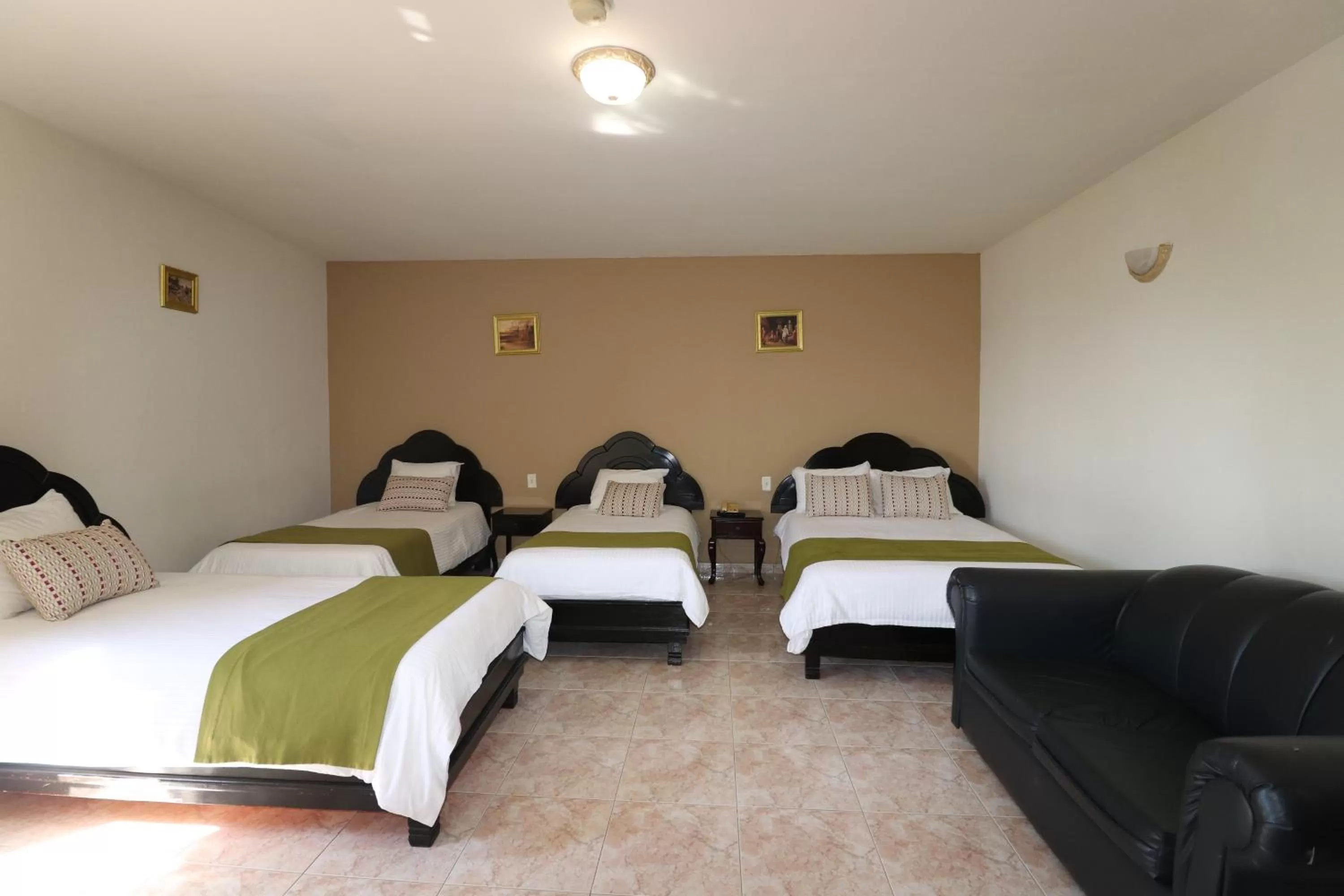 Bed in Hotel Puerta del Sol