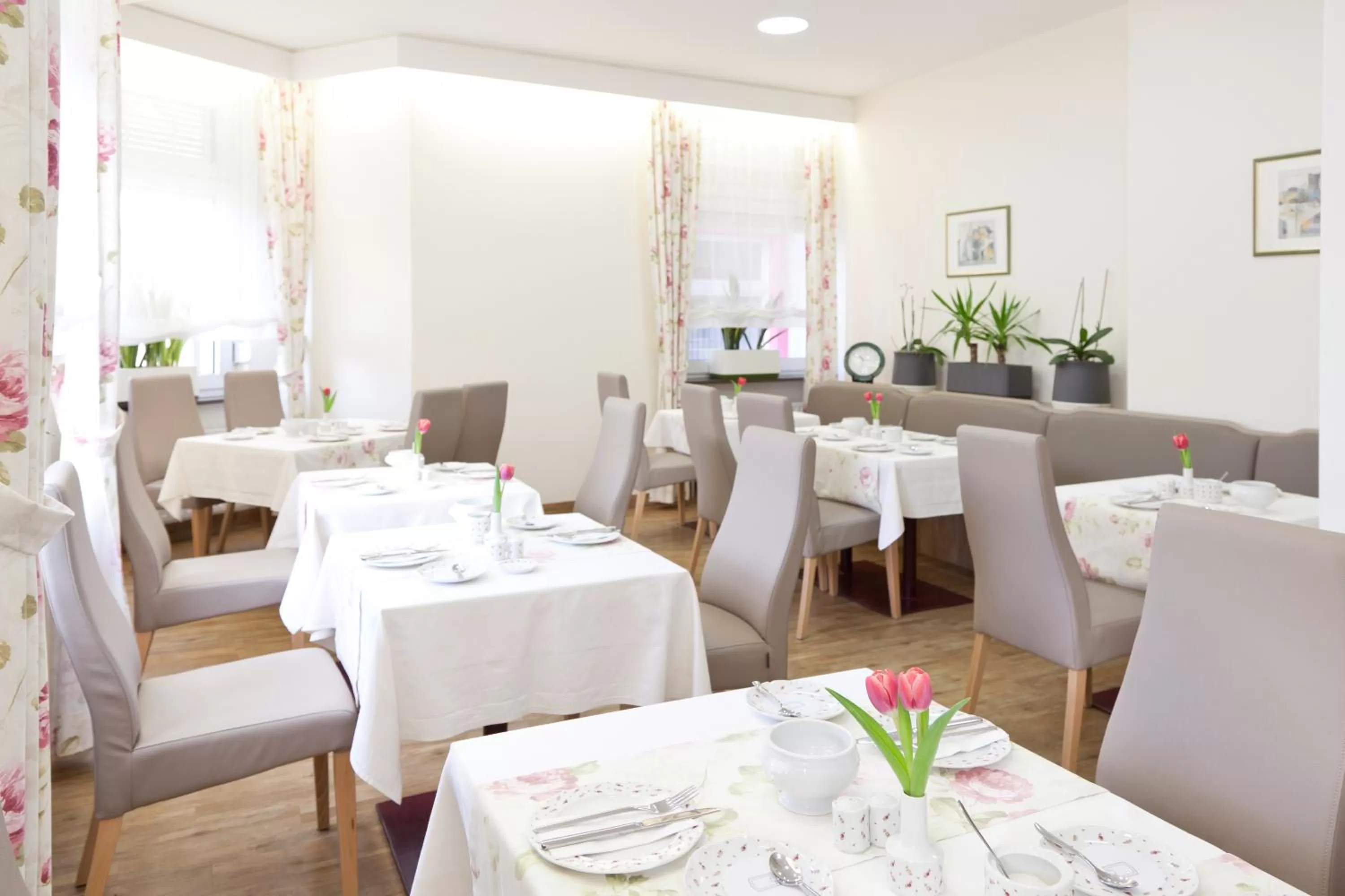 Restaurant/places to eat in Hotel Engelbert