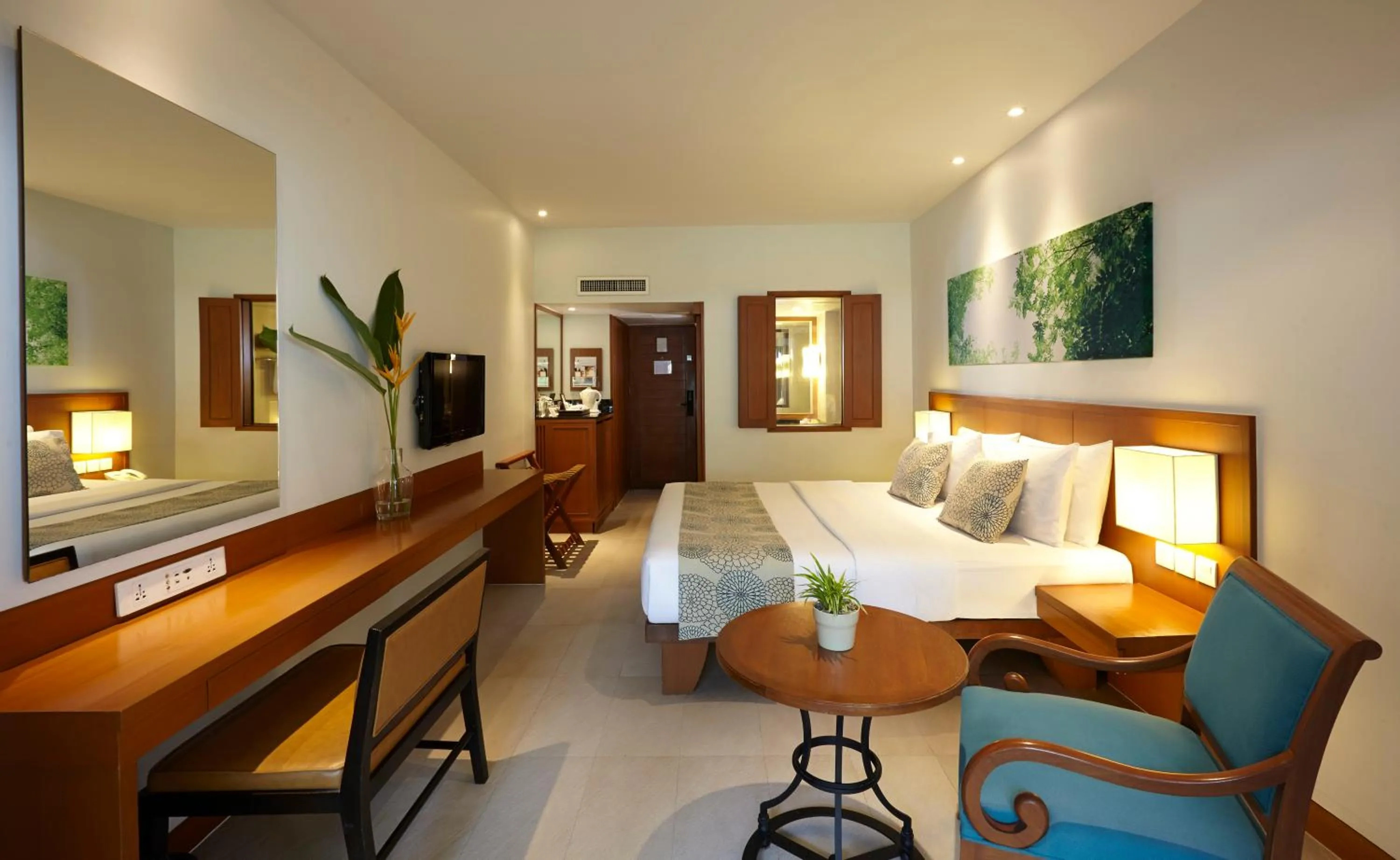 Bedroom, Bed in Woodlands Hotel and Resort Pattaya