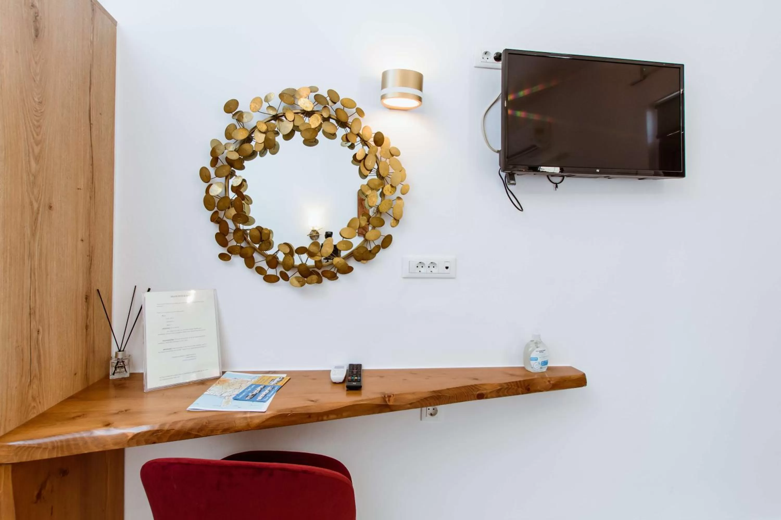 TV and multimedia in Deluxe Hotel