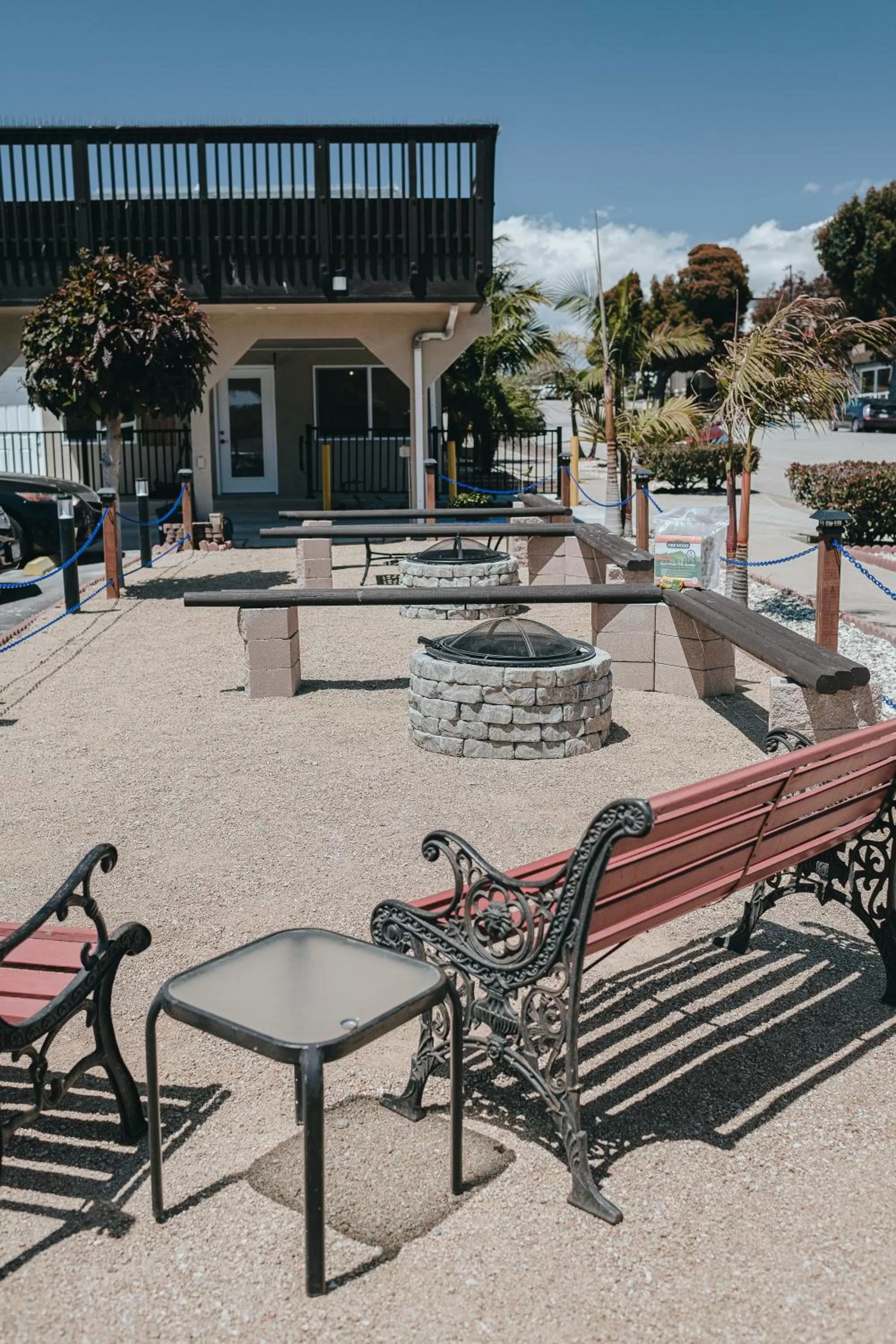 Seating area in Sea Air Inn & Suites - Downtown - Restaurant Row