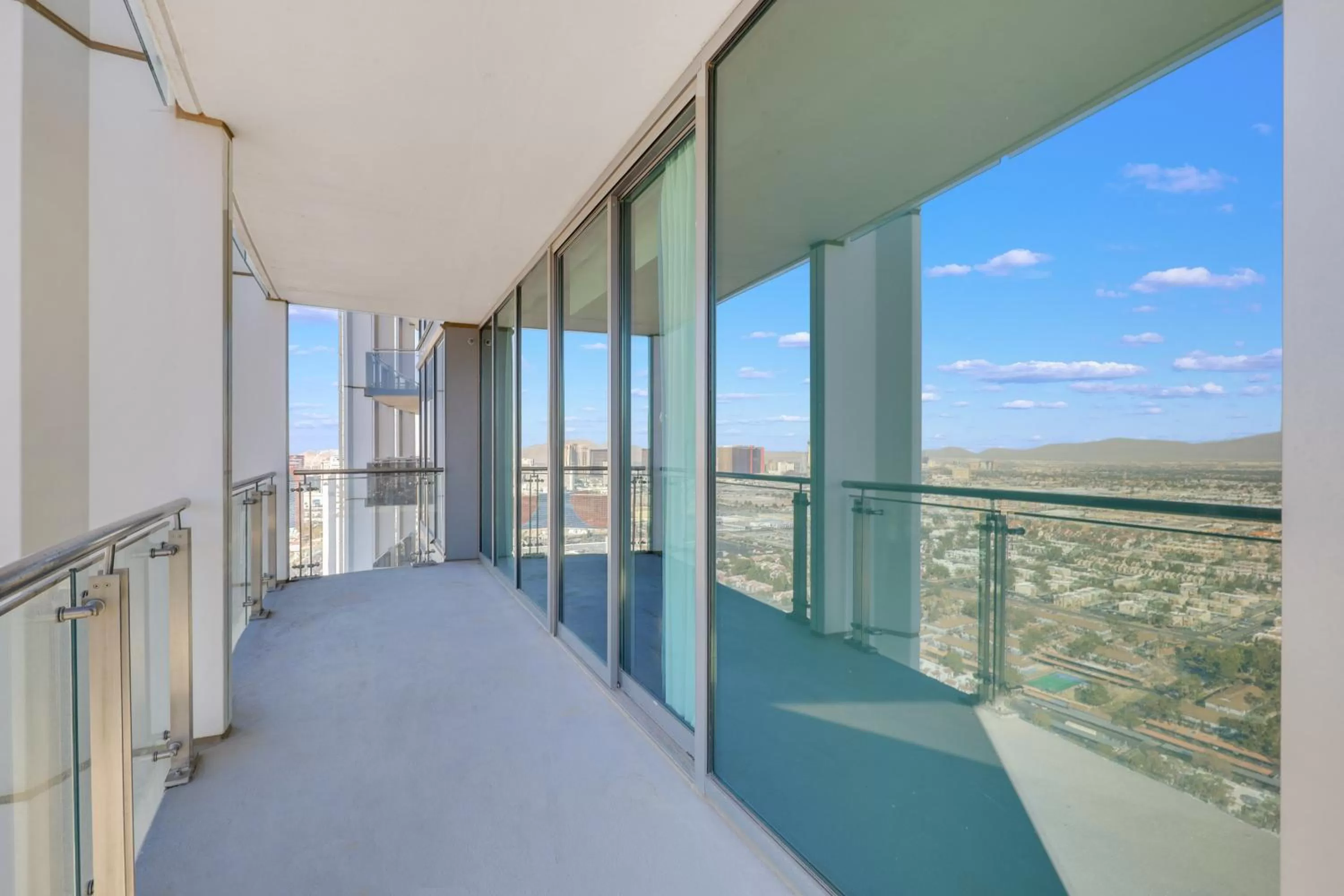 Day in Vegas Palms HIGH 52nd fl. 1BDR corner penthouse 1220sqft