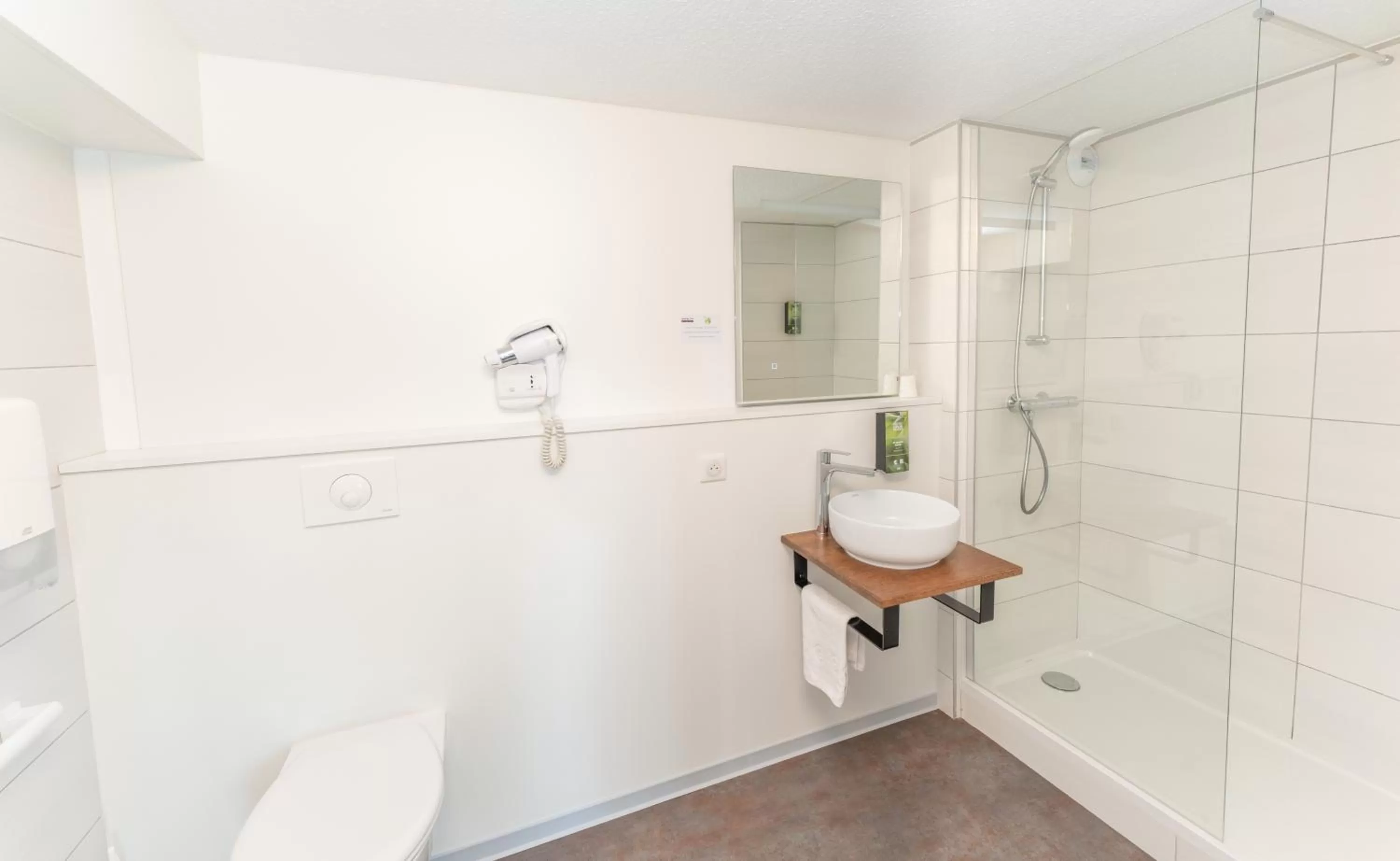 Facility for disabled guests in Hotel Inn Design La Rochelle