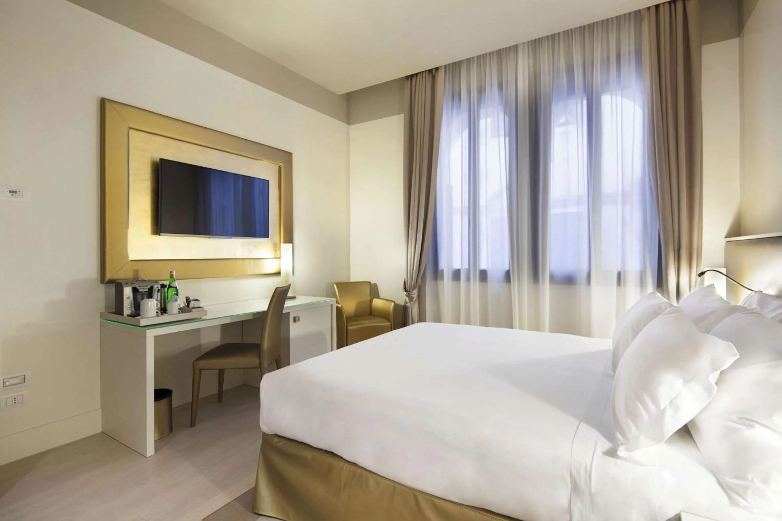 Photo of the whole room, Bed in Palazzo Barocci