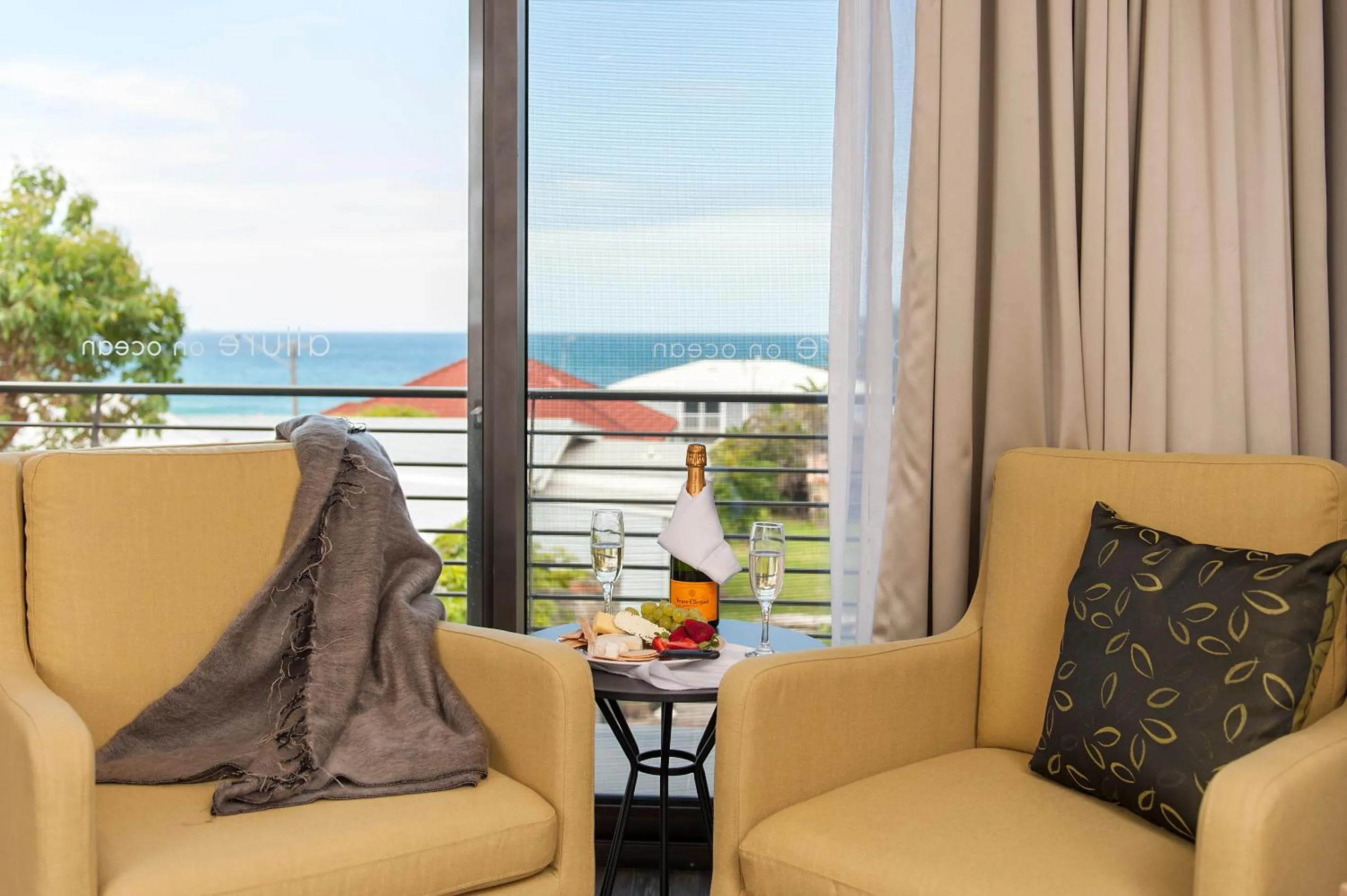 Seating area in Allure On Ocean Motel - Mollymook Beach