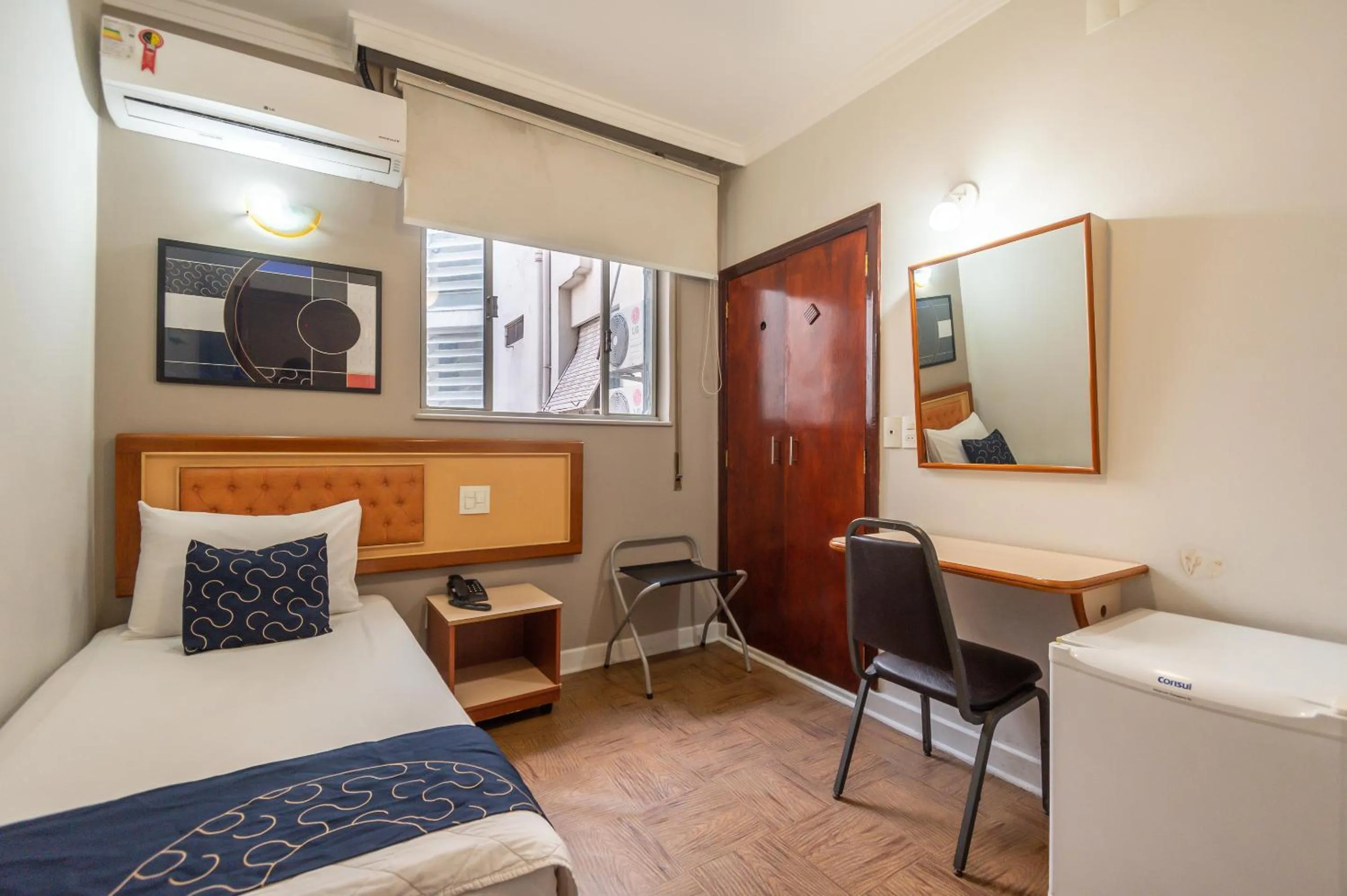 Photo of the whole room, Bed in Rede Andrade Piratininga