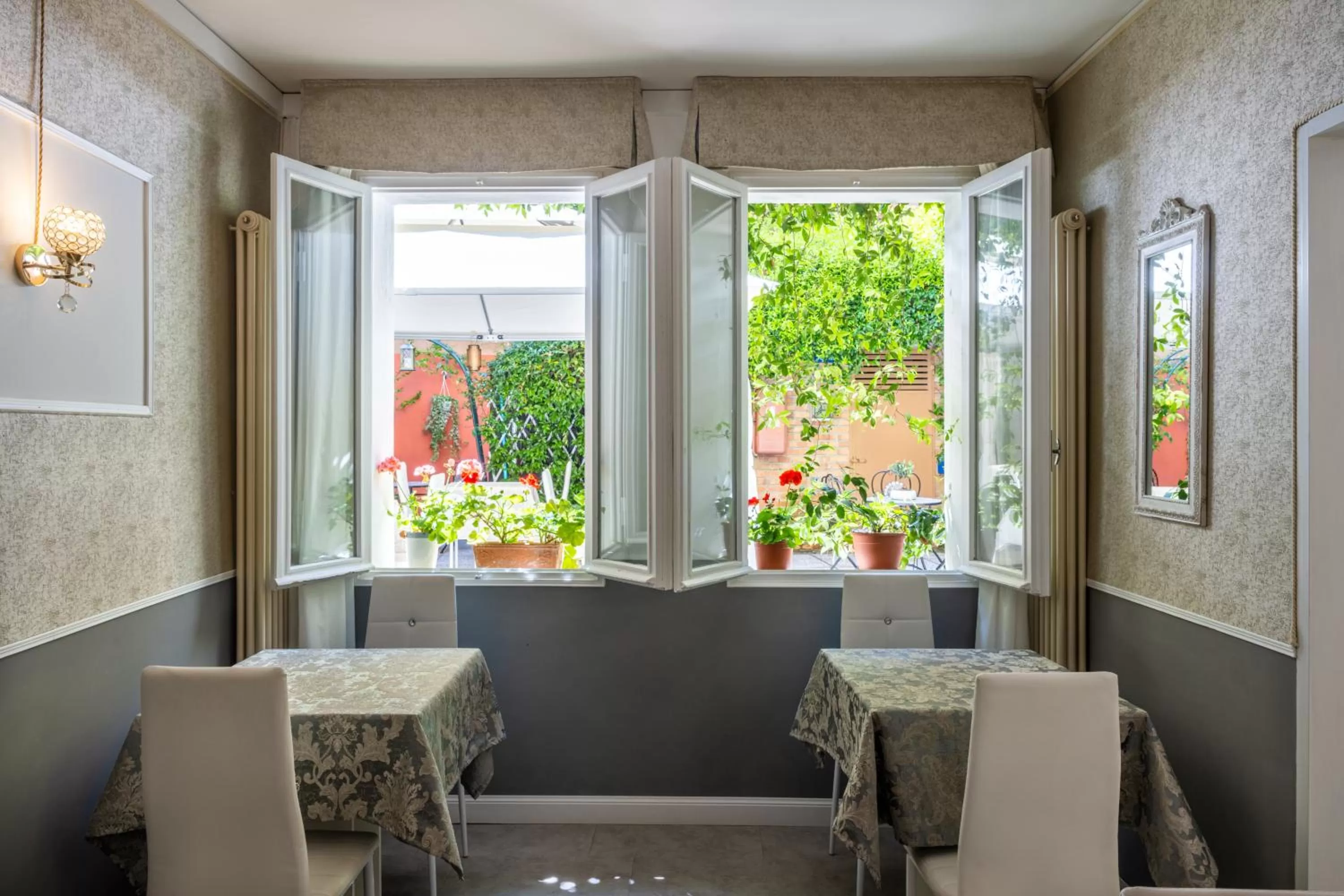 Italian breakfast in Hotel Apostoli Garden