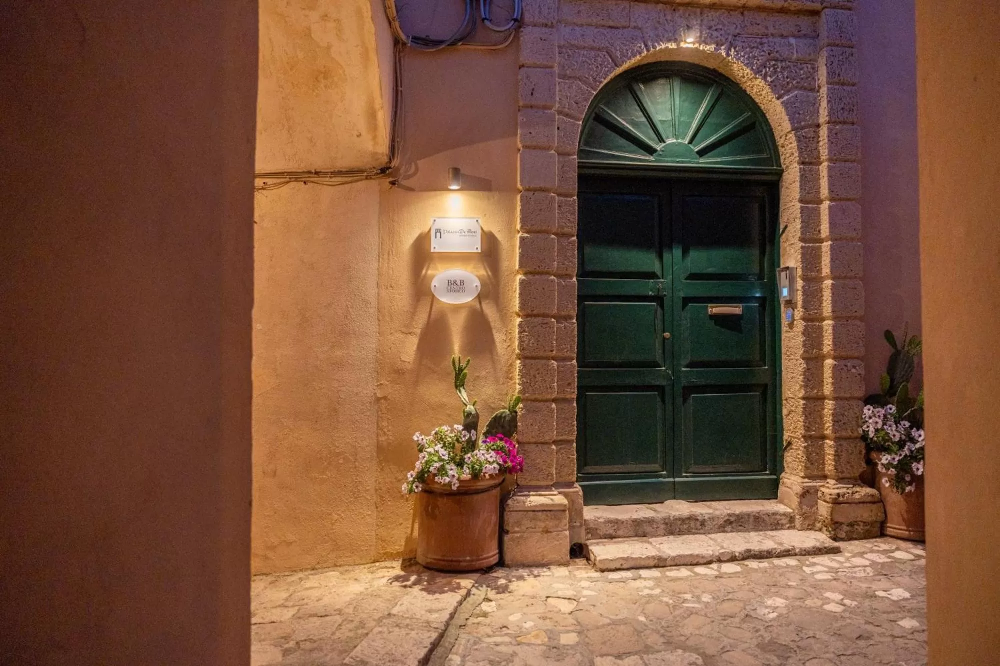 Facade/entrance in Palazzo De Mori