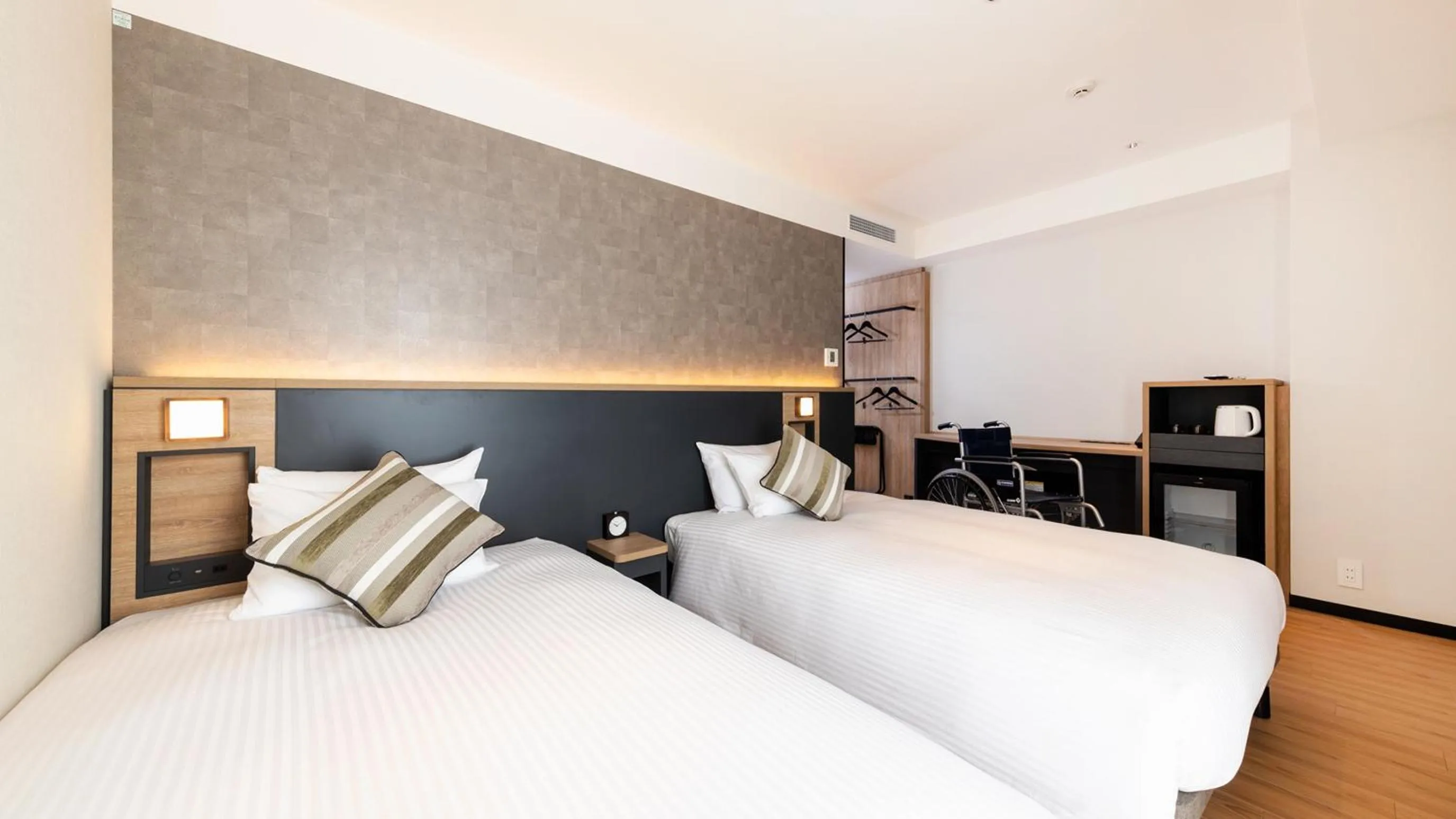 Bed in JR-East Hotel Mets Yokohama