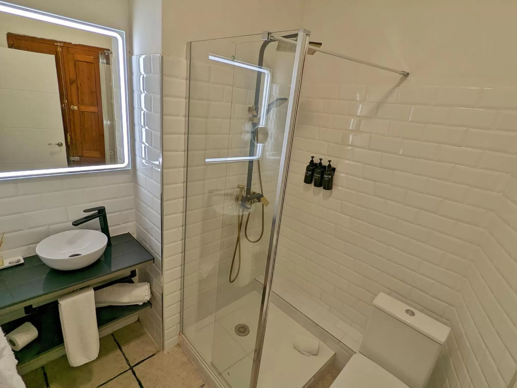 Bathroom in Catalina Suites