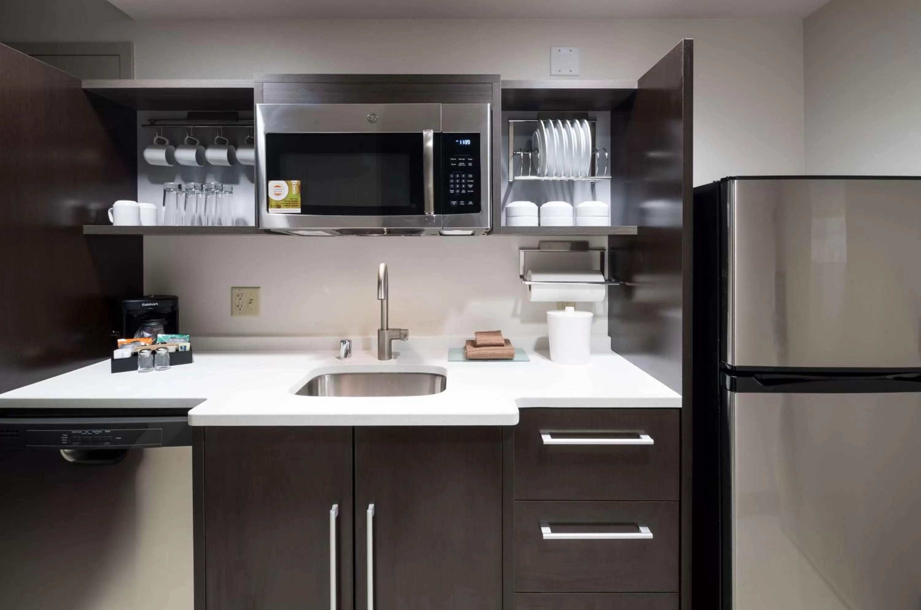 Kitchen or kitchenette in Home2 Suites by Hilton Fort Worth Cultural District