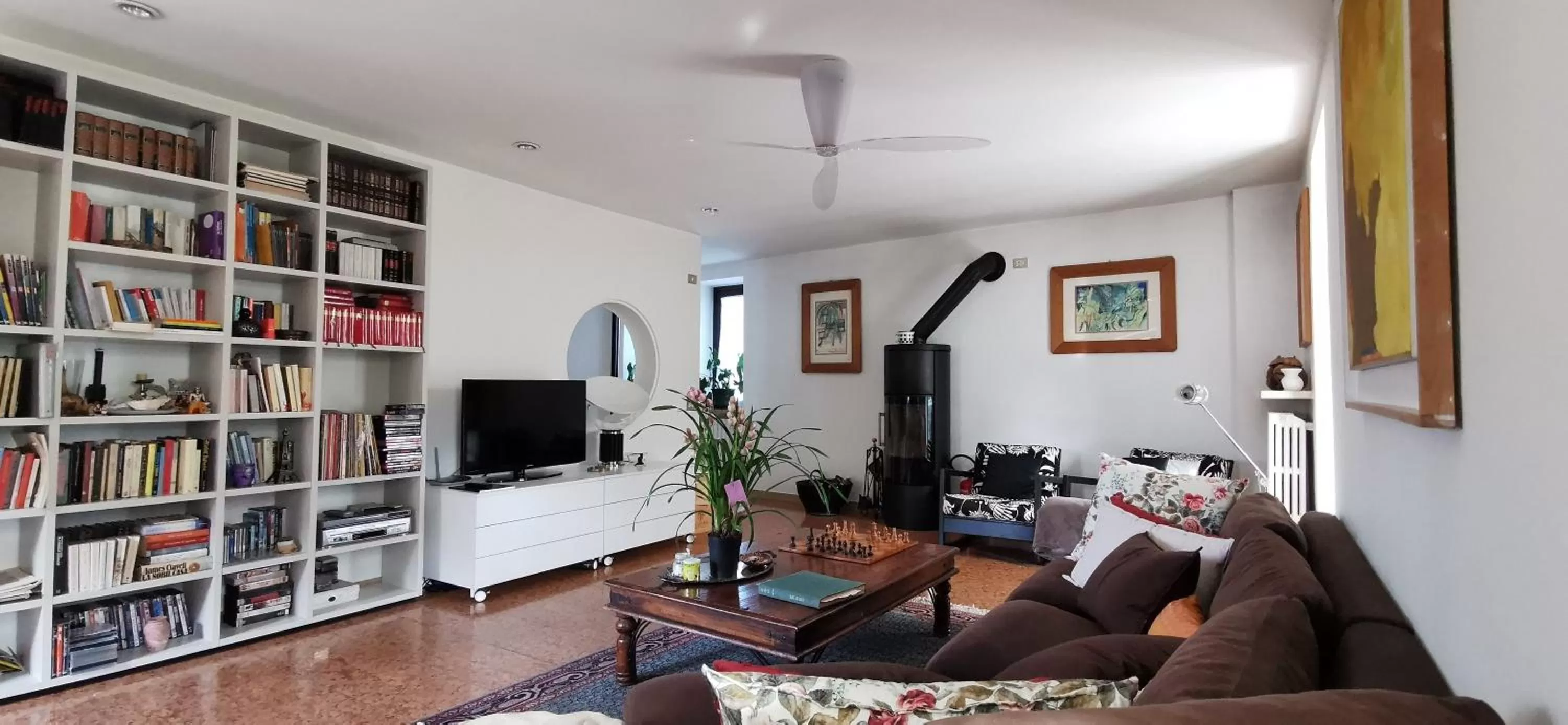 Library in A Casa di Tom