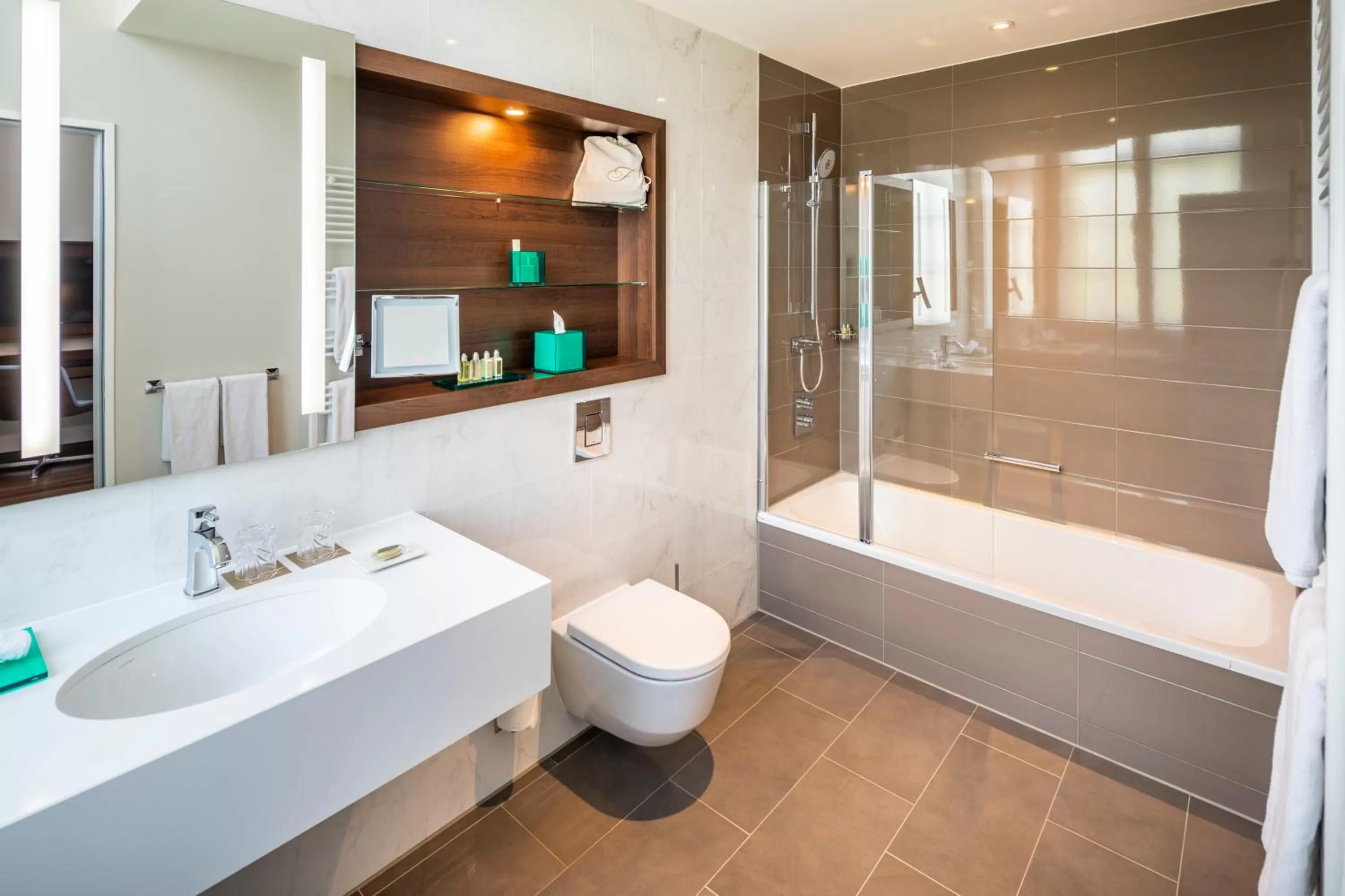 Shower in Fraser Suites Hamburg