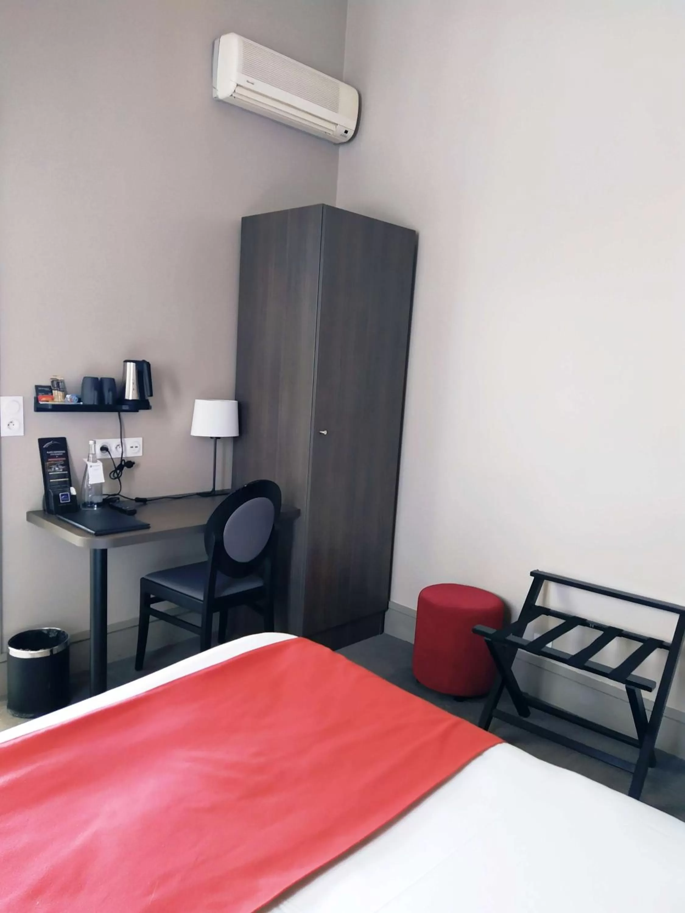 Photo of the whole room, Bed in Best Western Central Hotel