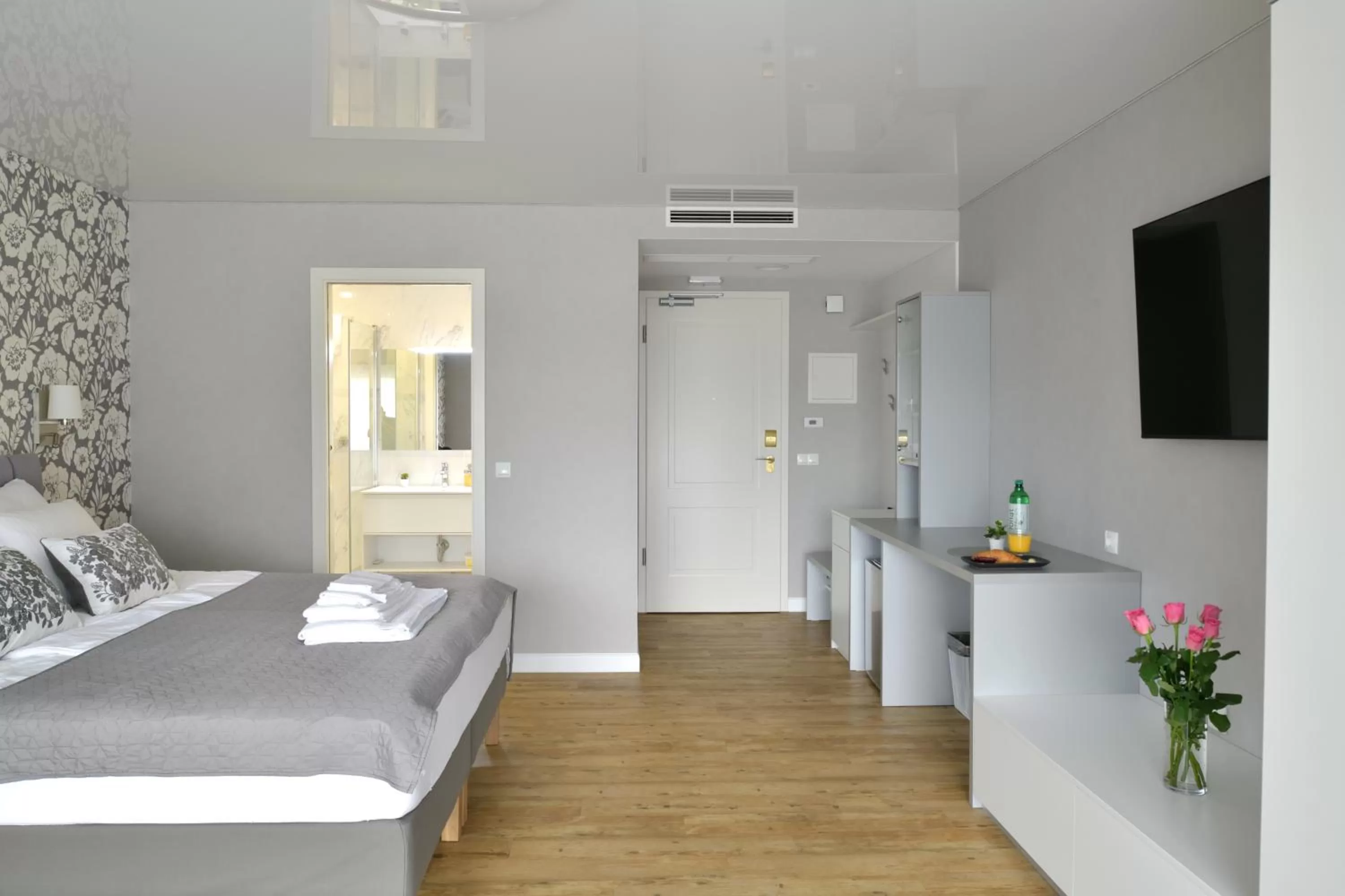 Bedroom, Bed in TI Hotel