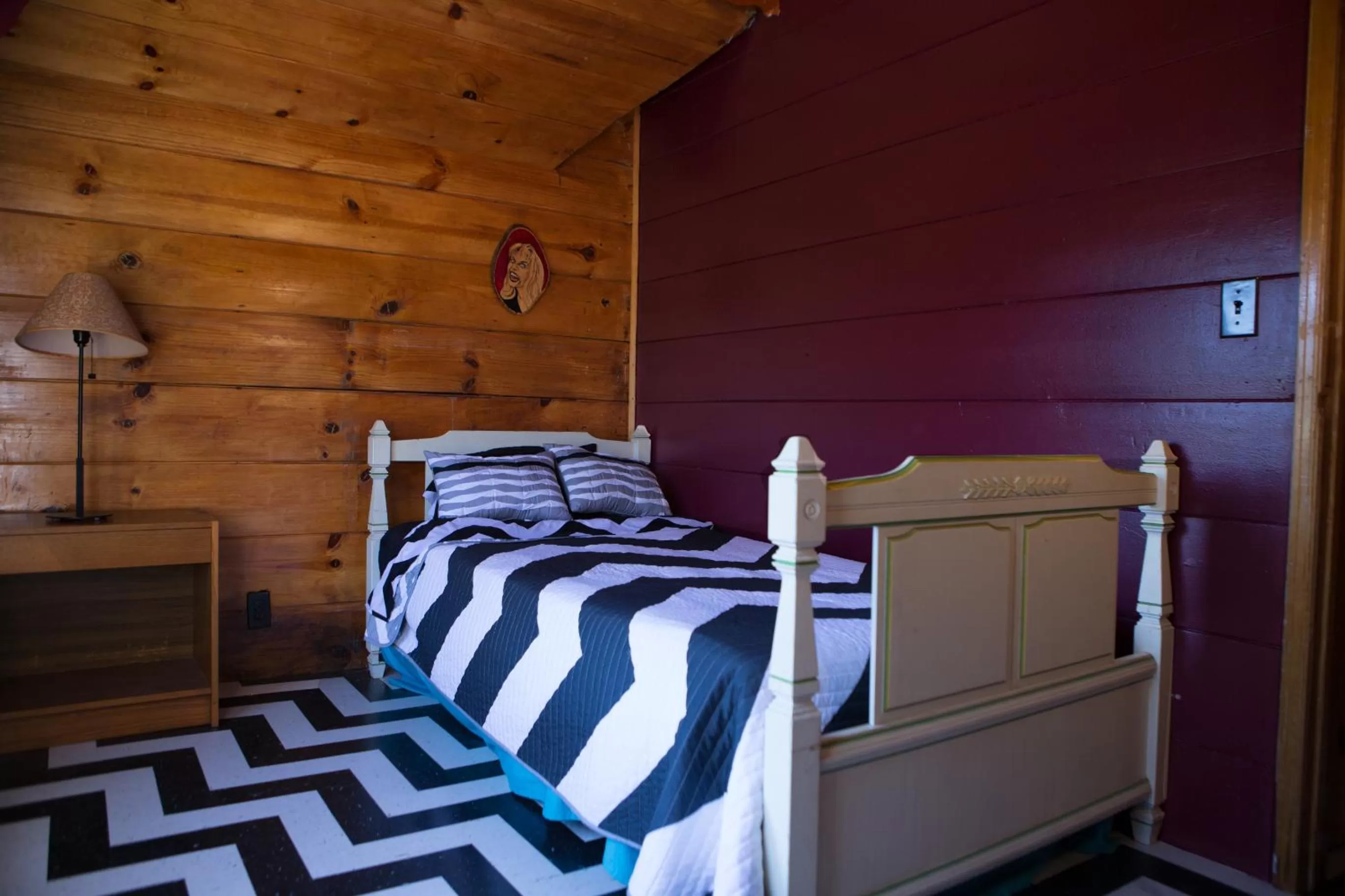 Bed in Hicksville Pines Chalets & Motel