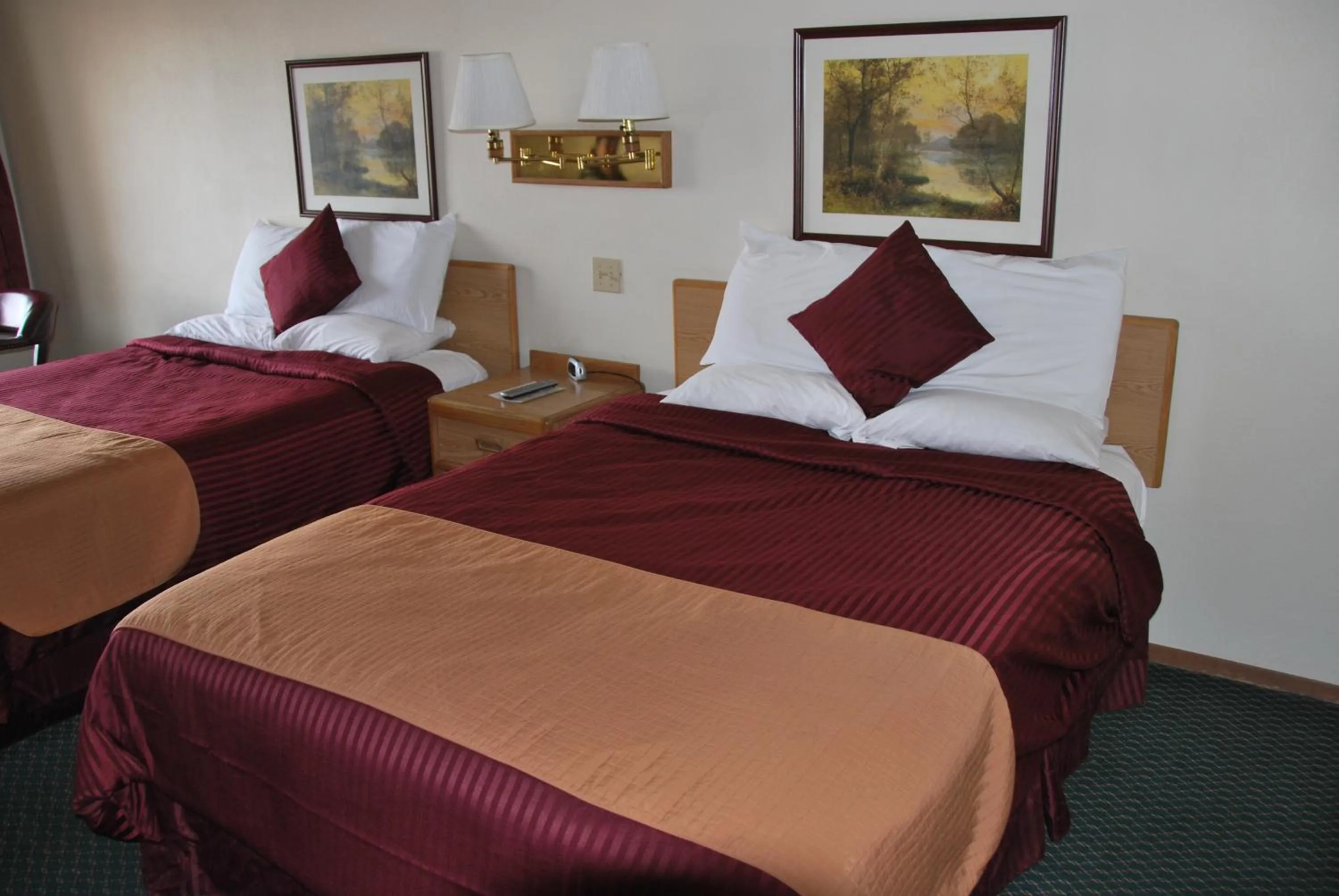 Bed in National 9 Inn Price