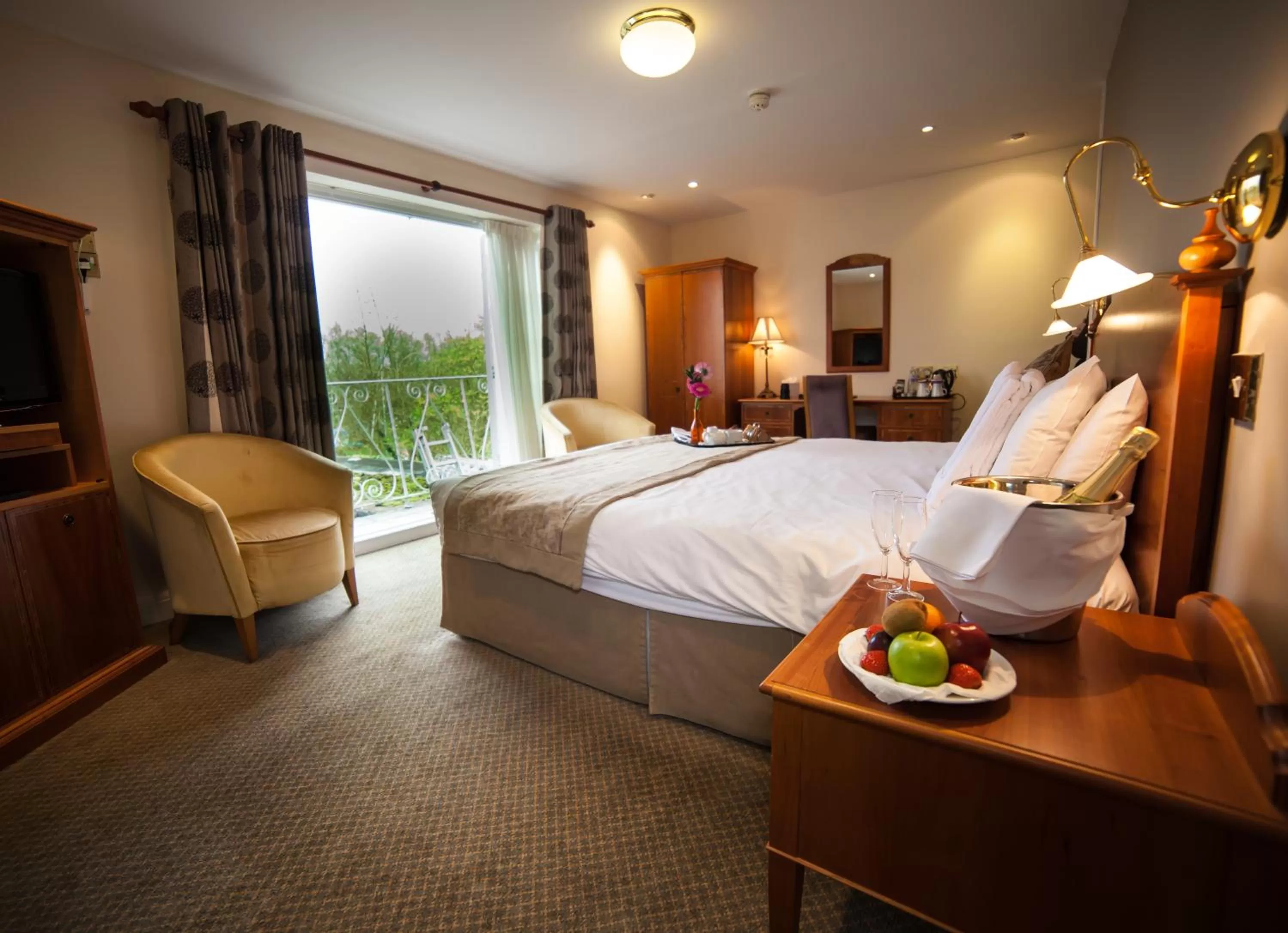 Living room, Bed in Warren Lodge